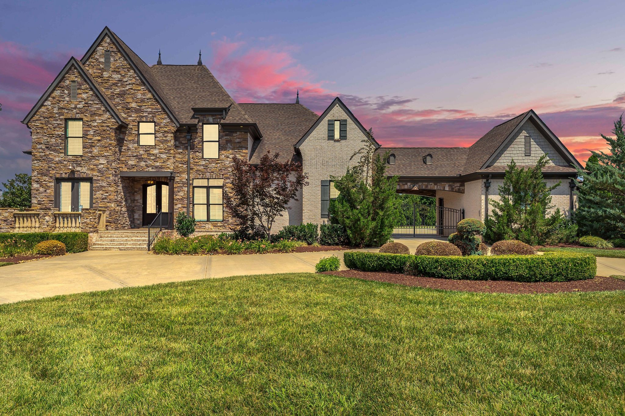 1430 Avellino Cir