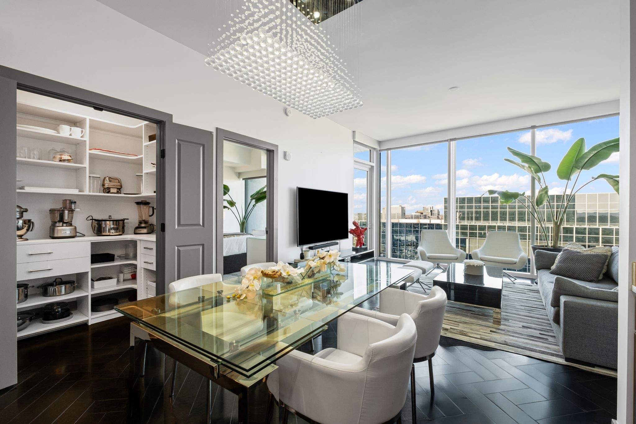 1616 West End Ave 2906
