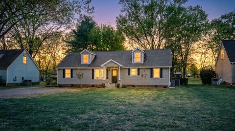 Photo of 112 Fox Ridge Dr, Murfreesboro, TN 37128 (MLS # 3168329)