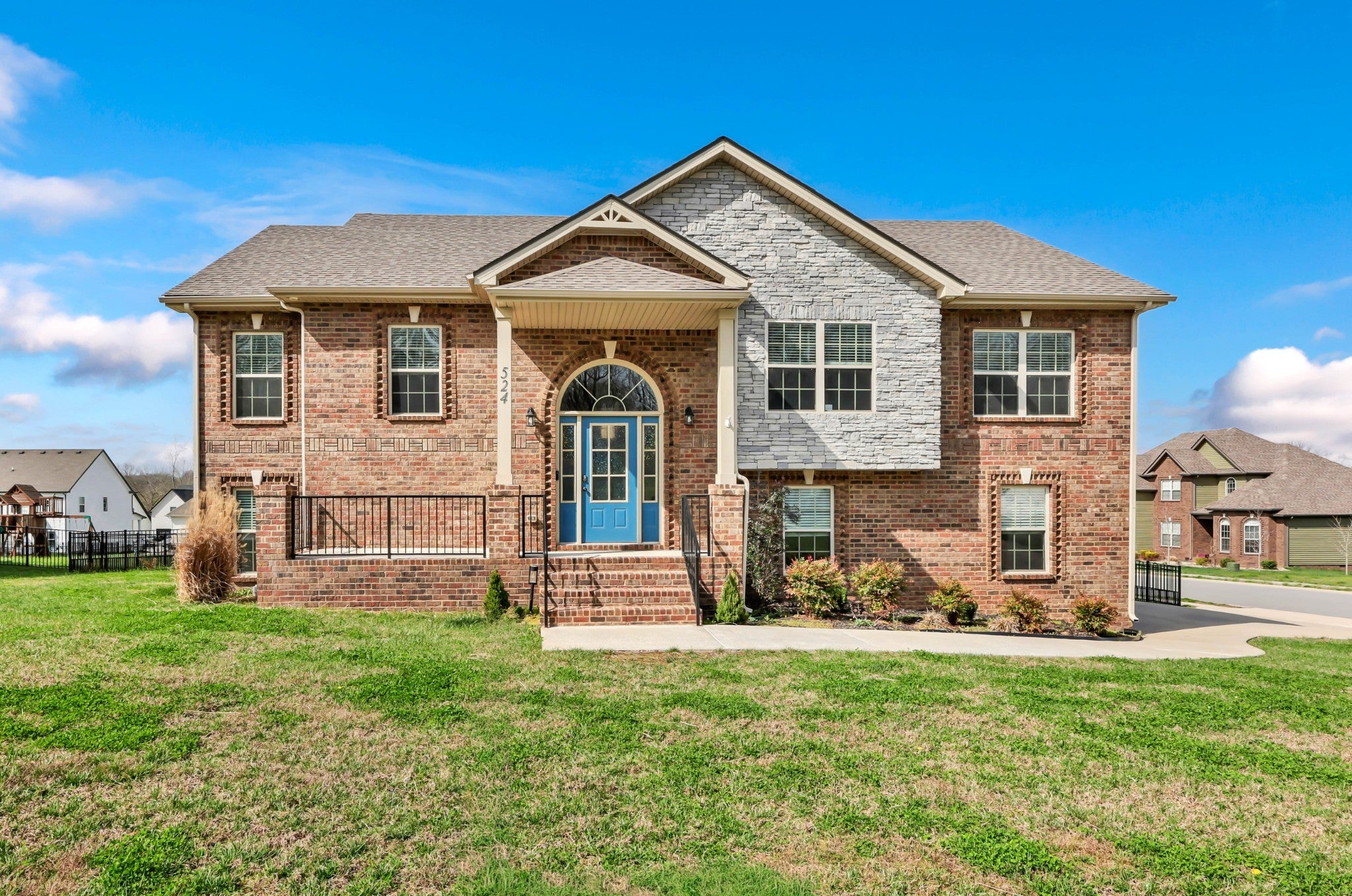 524 Cresthaven Ln