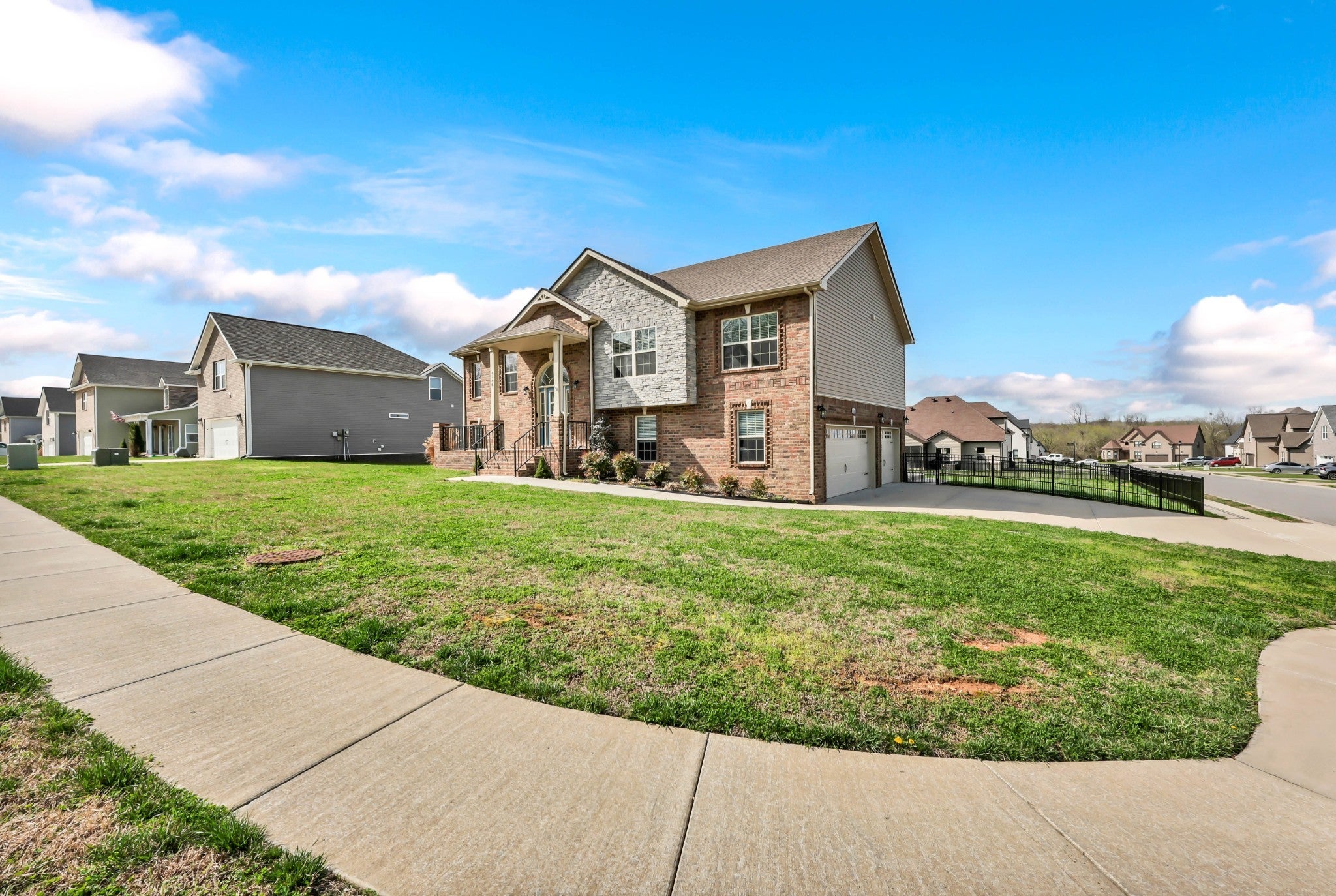 524 Cresthaven Ln