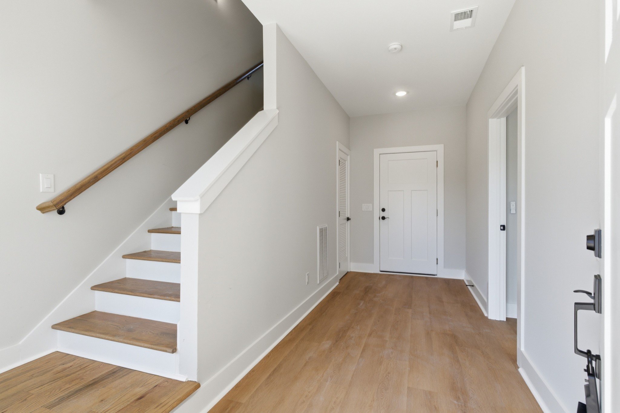 1121 Lawrence Ave E 3