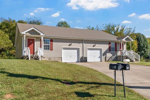105 Solid Rock Ct B Clarksville TN 37042