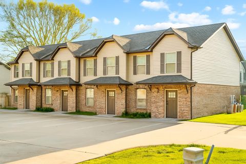 1760 Spring Water Dr Clarksville TN 37040