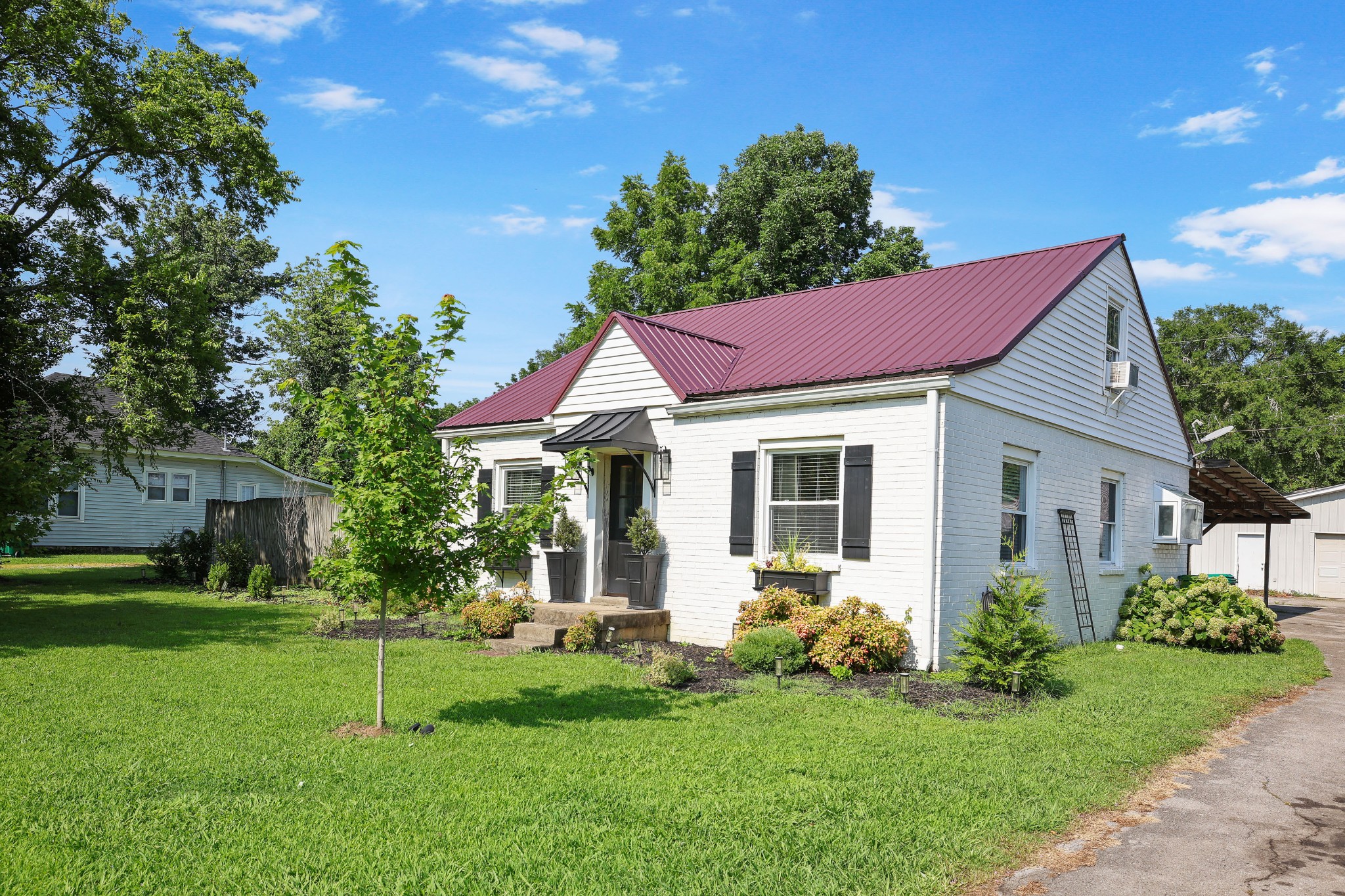 140 N Tarver Ave