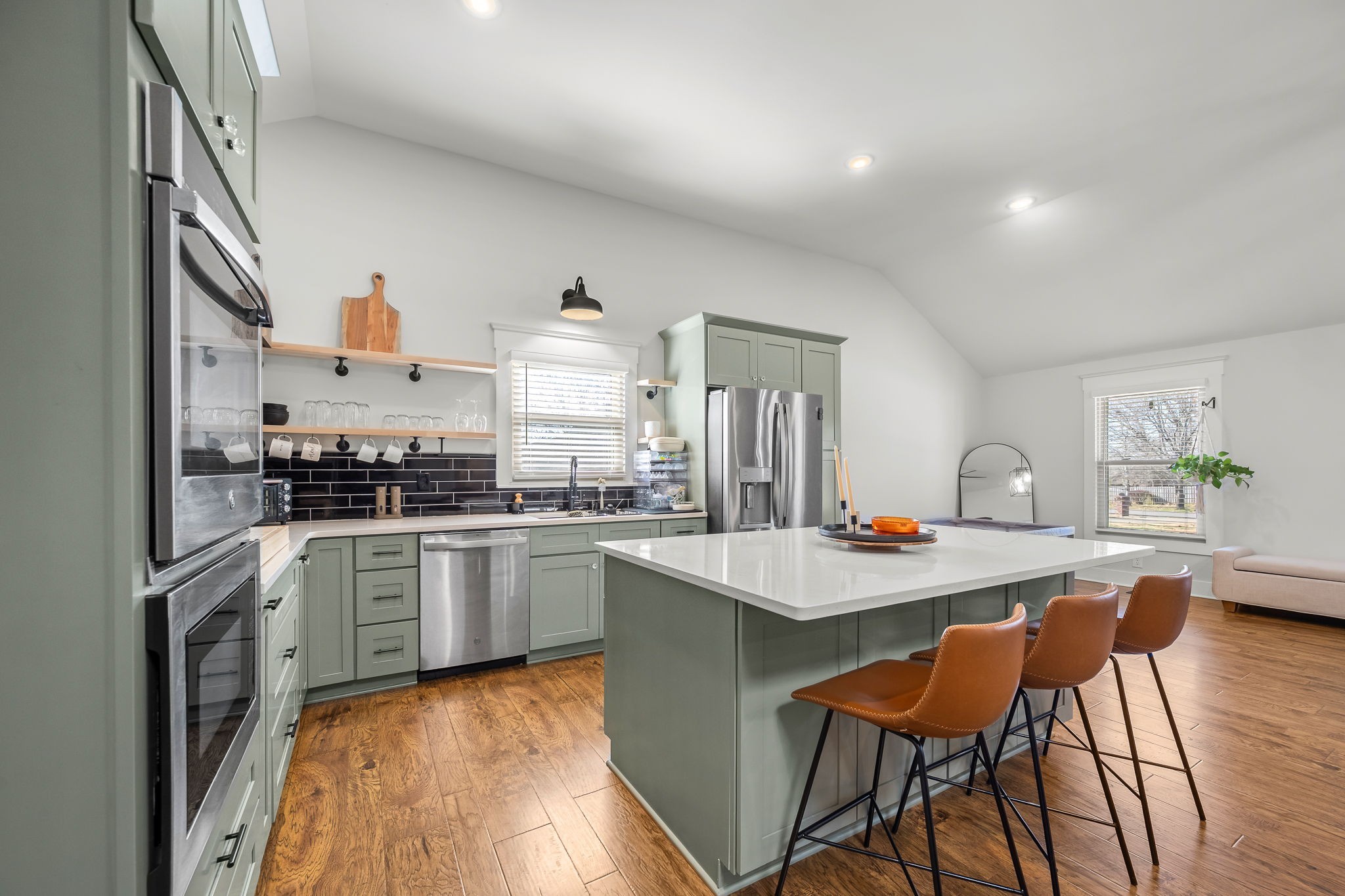 1430 Arrowhead Pl - Photo 3