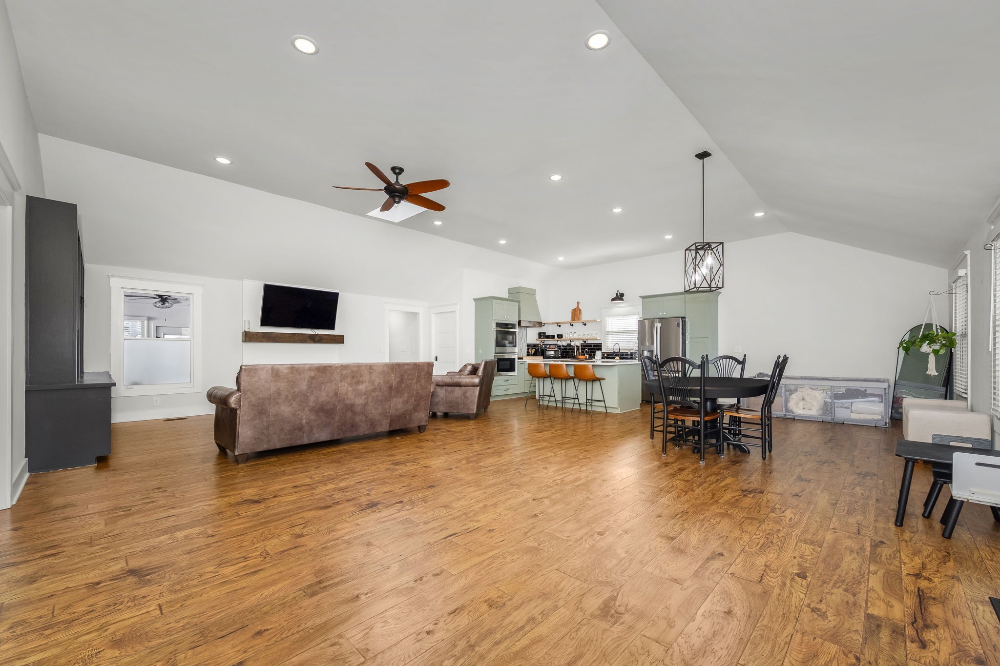 1430 Arrowhead Pl - Photo 4