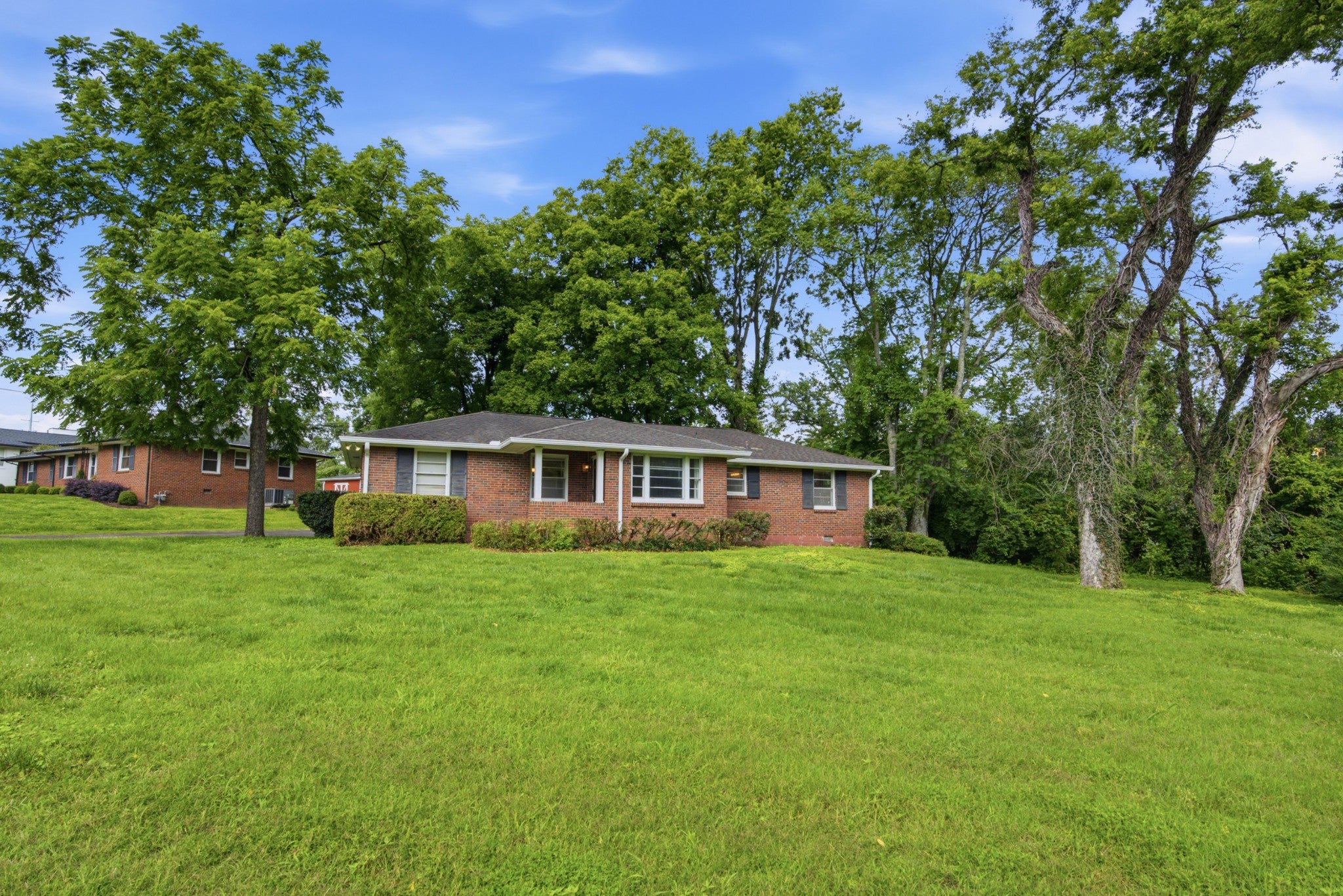 5101 Regent Dr, Nashville TN 37220 3-bed home, photo 3 of 30