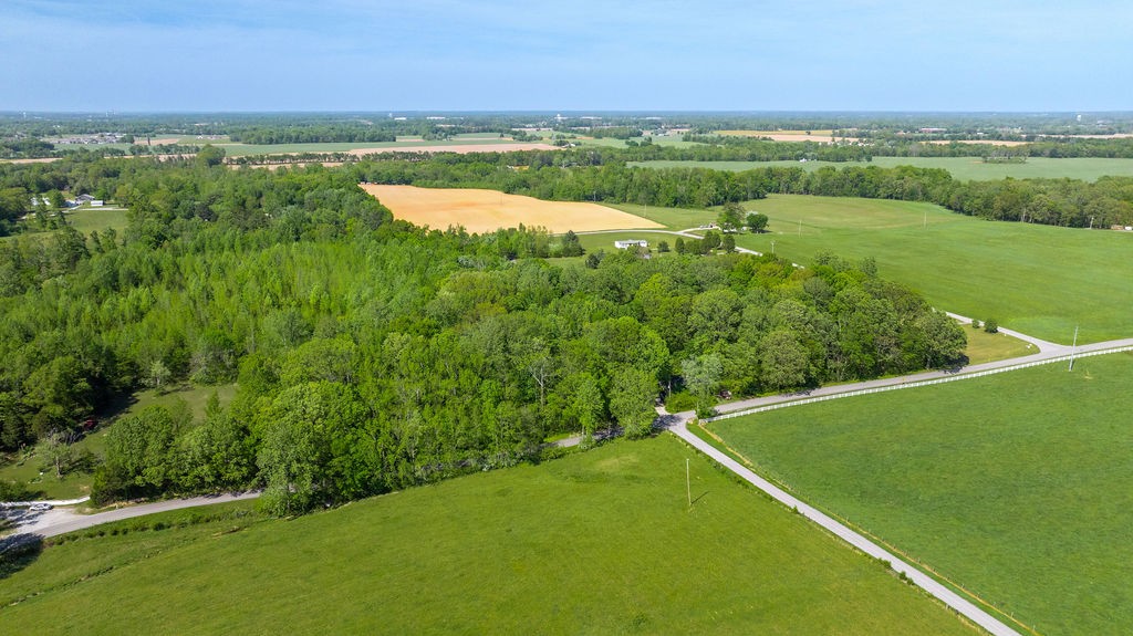 512 N Happy Hollow Road