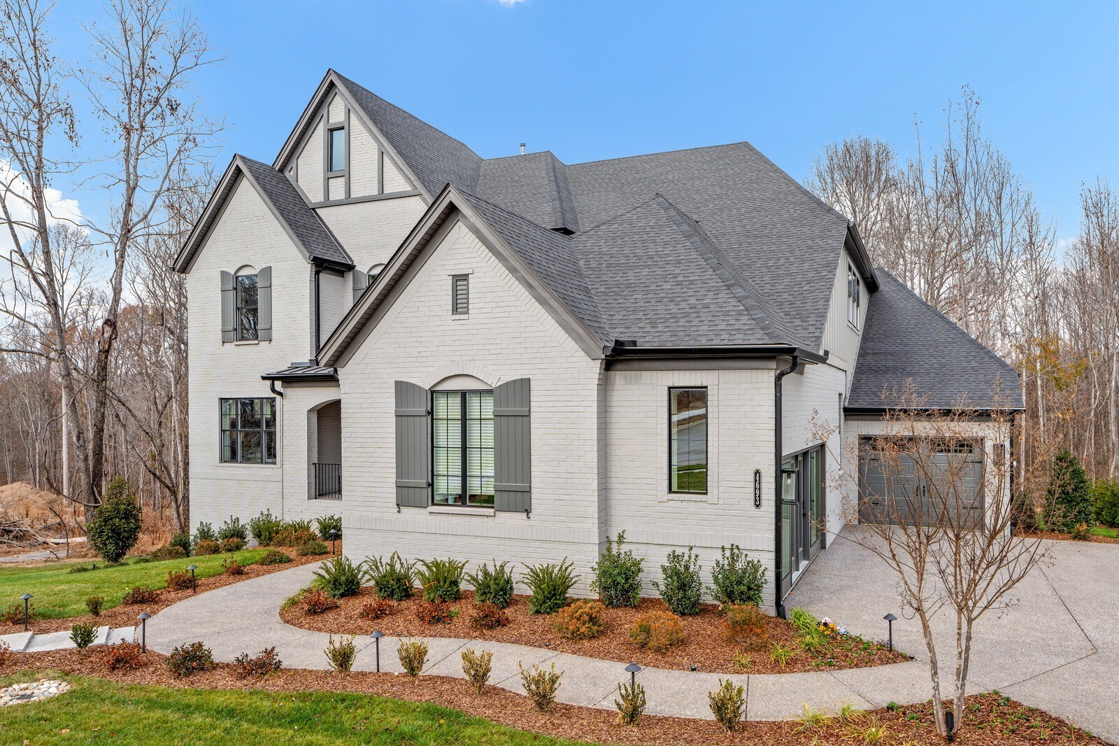 5709 Nola Dr
