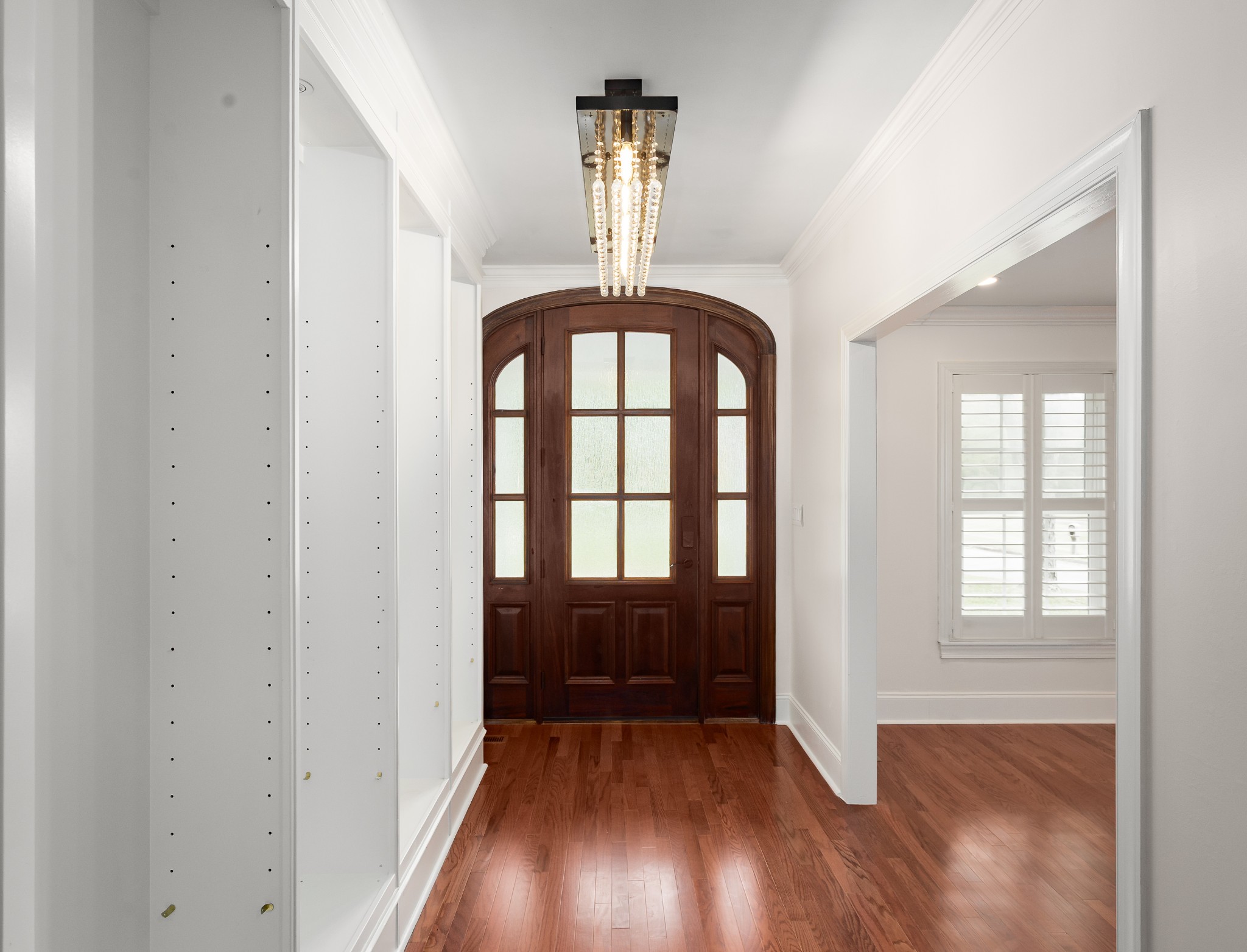102 Colonial Dr