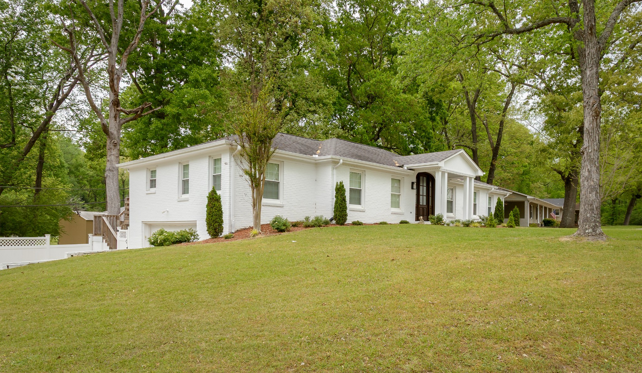 102 Colonial Dr