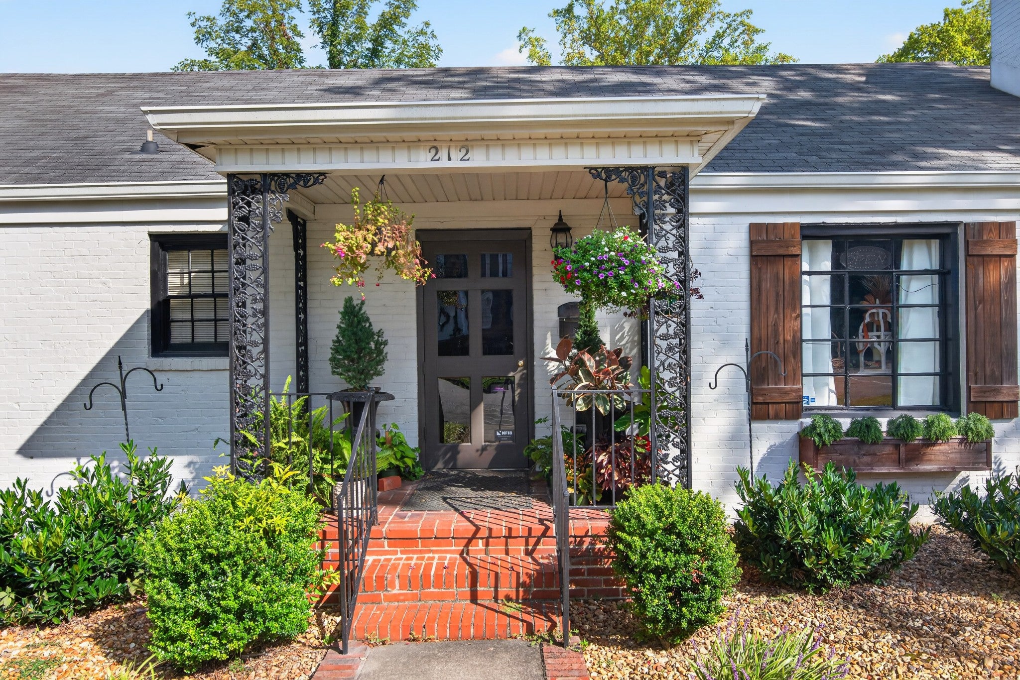 212 W Blackwell St