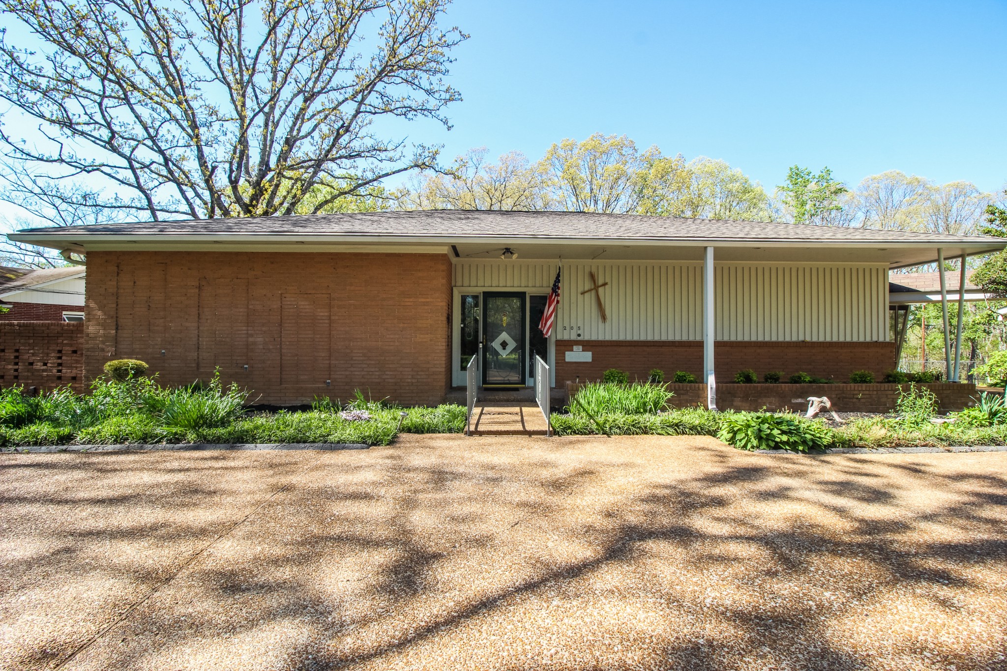205 Hillwood Dr