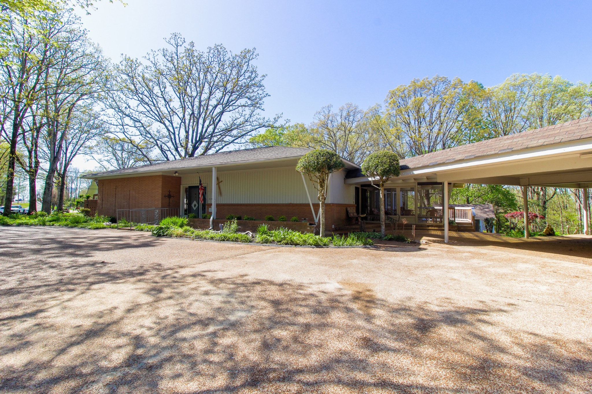 205 Hillwood Dr