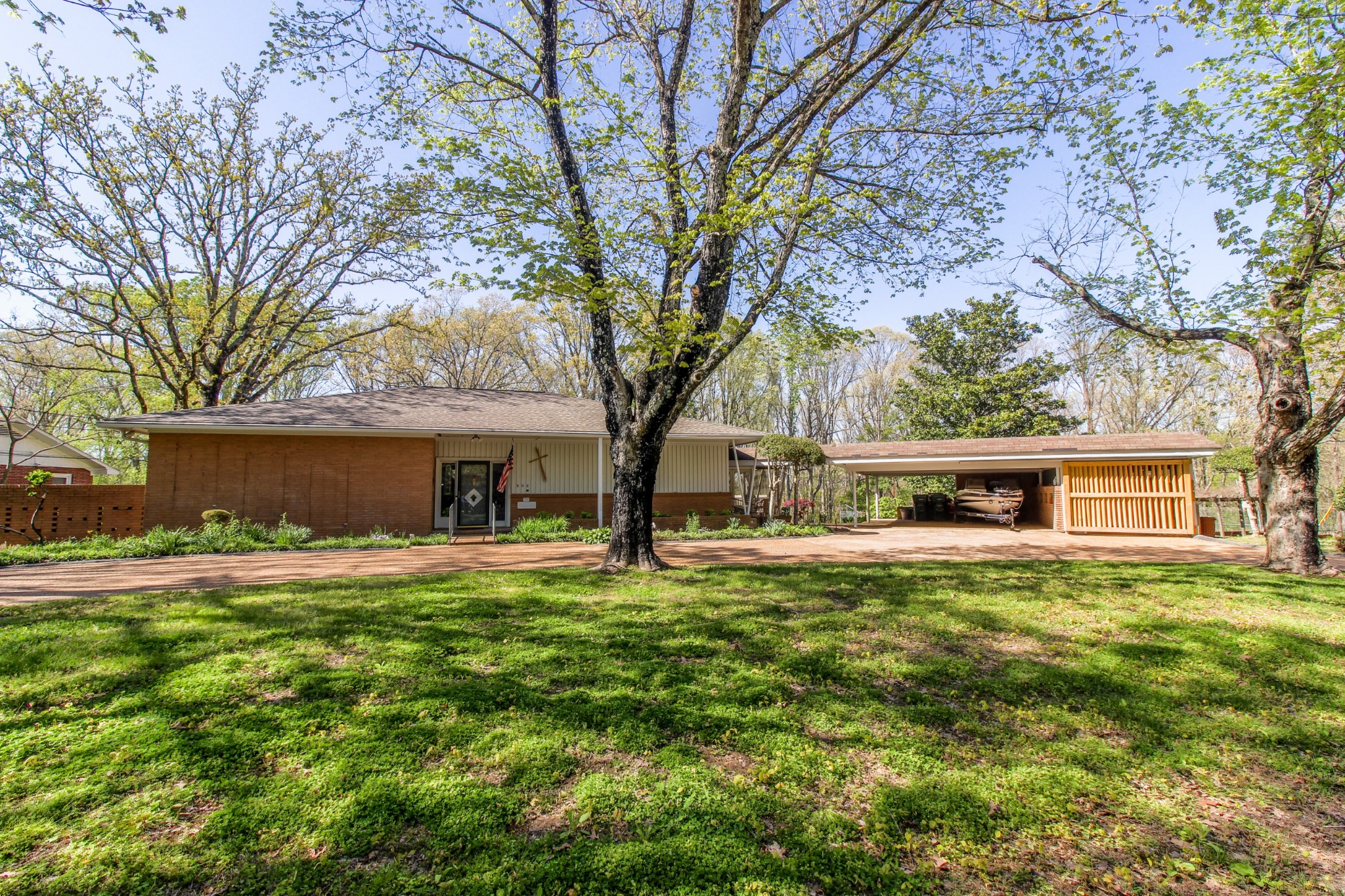205 Hillwood Dr