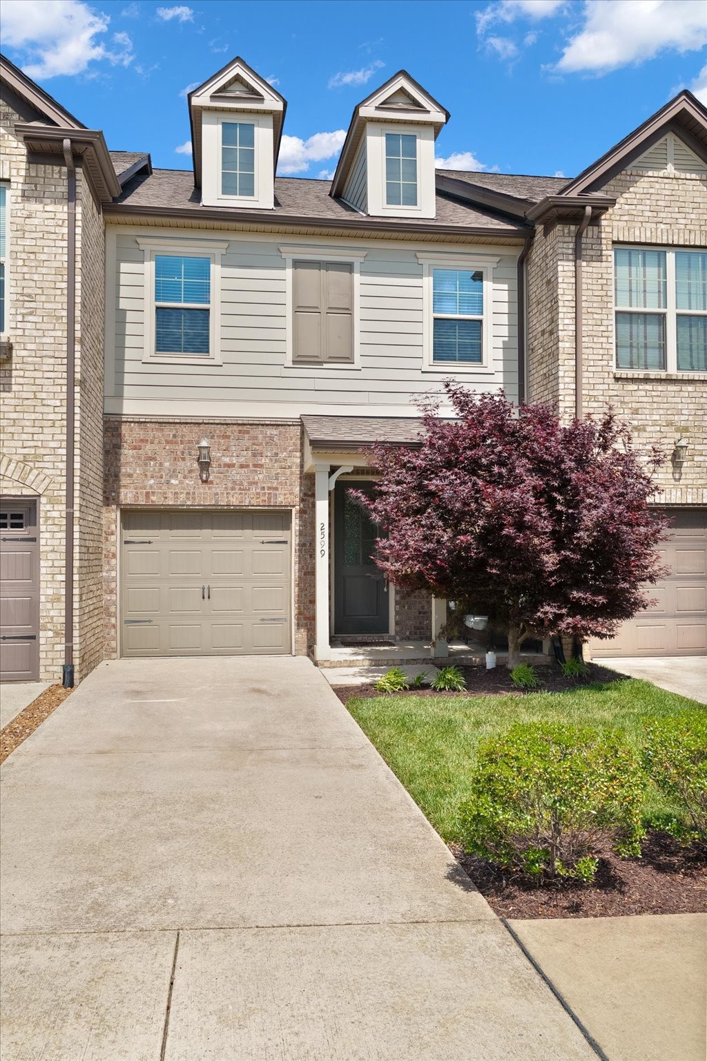 2599 Wellesley Square Dr