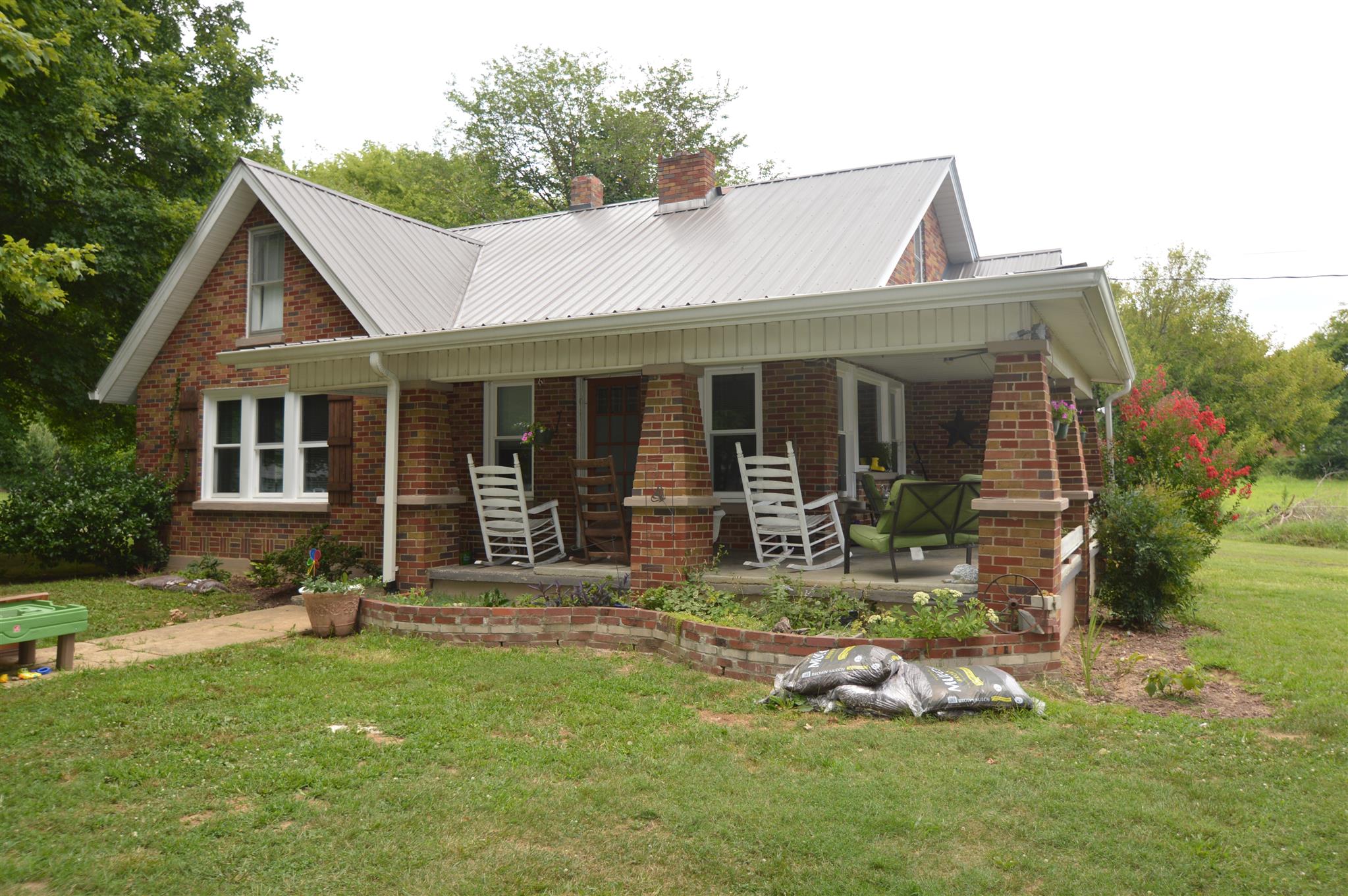 Photo 1 of 19 — 90 High St E, MC EWEN, TN 37101