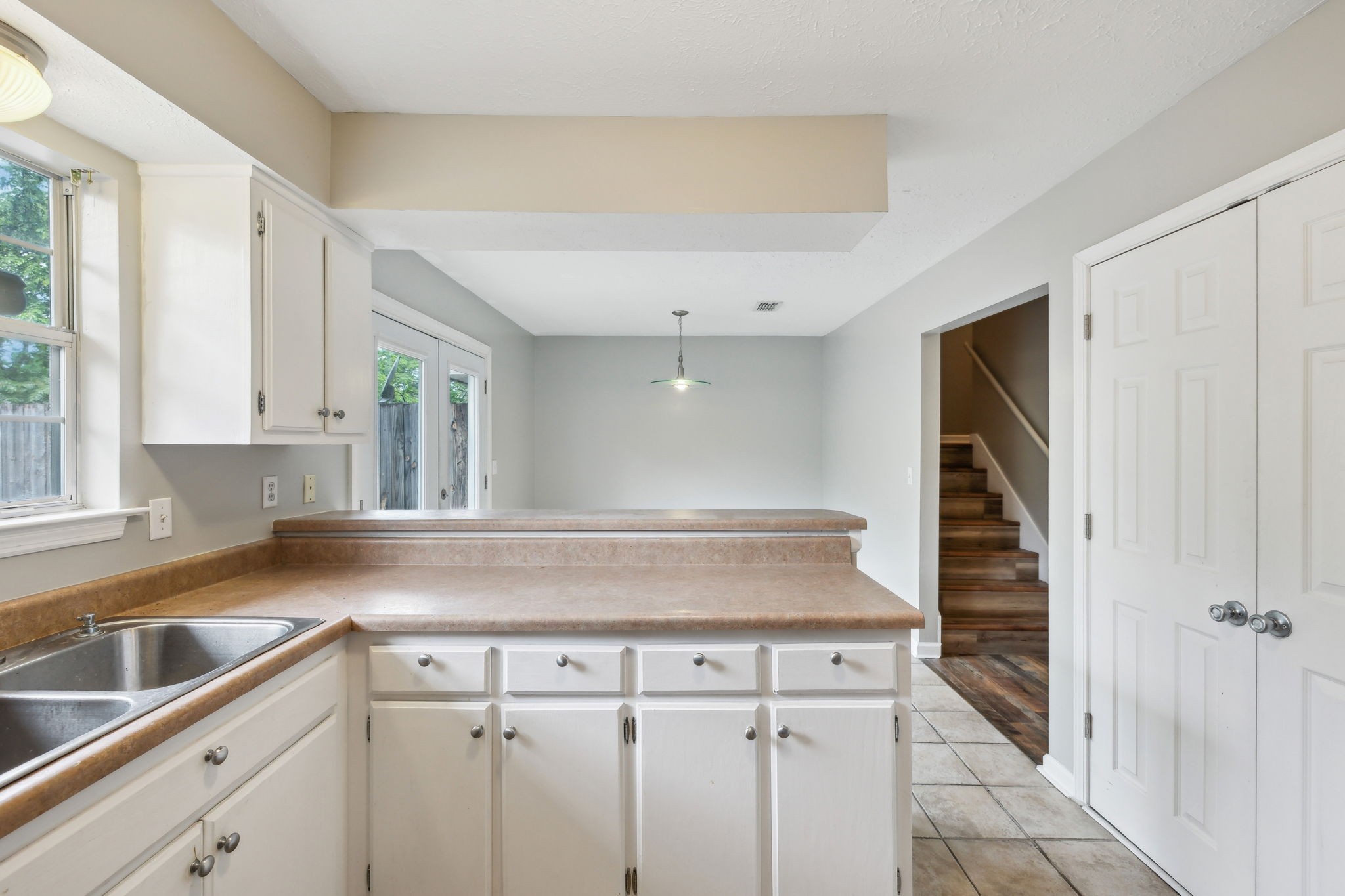 377 Huntington Ridge Dr