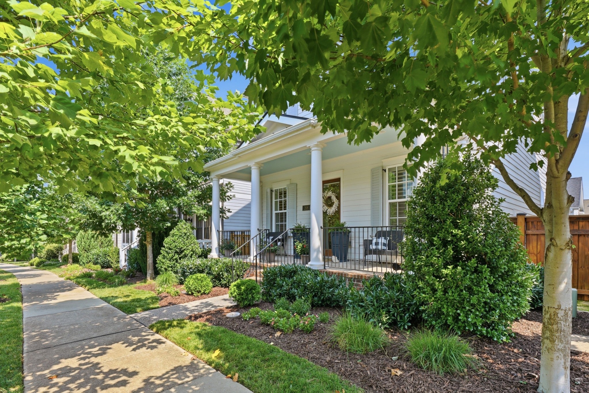 208 Moray Ct