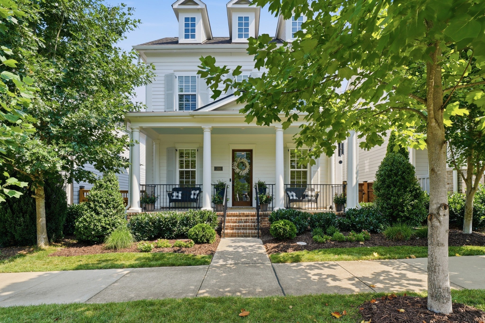 208 Moray Ct