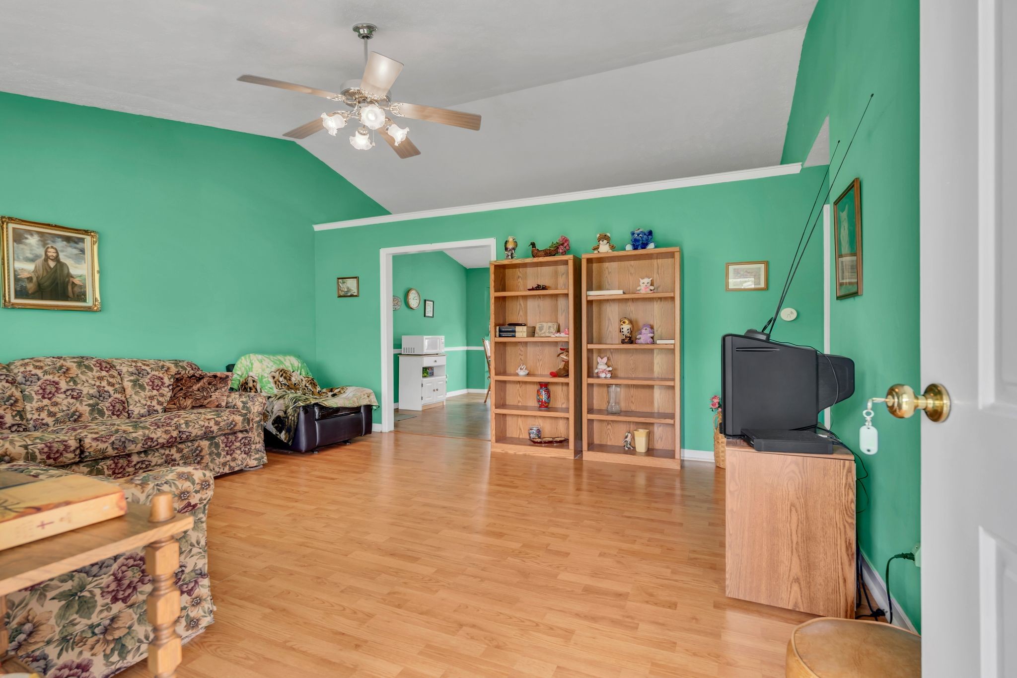 404 Noel Ln