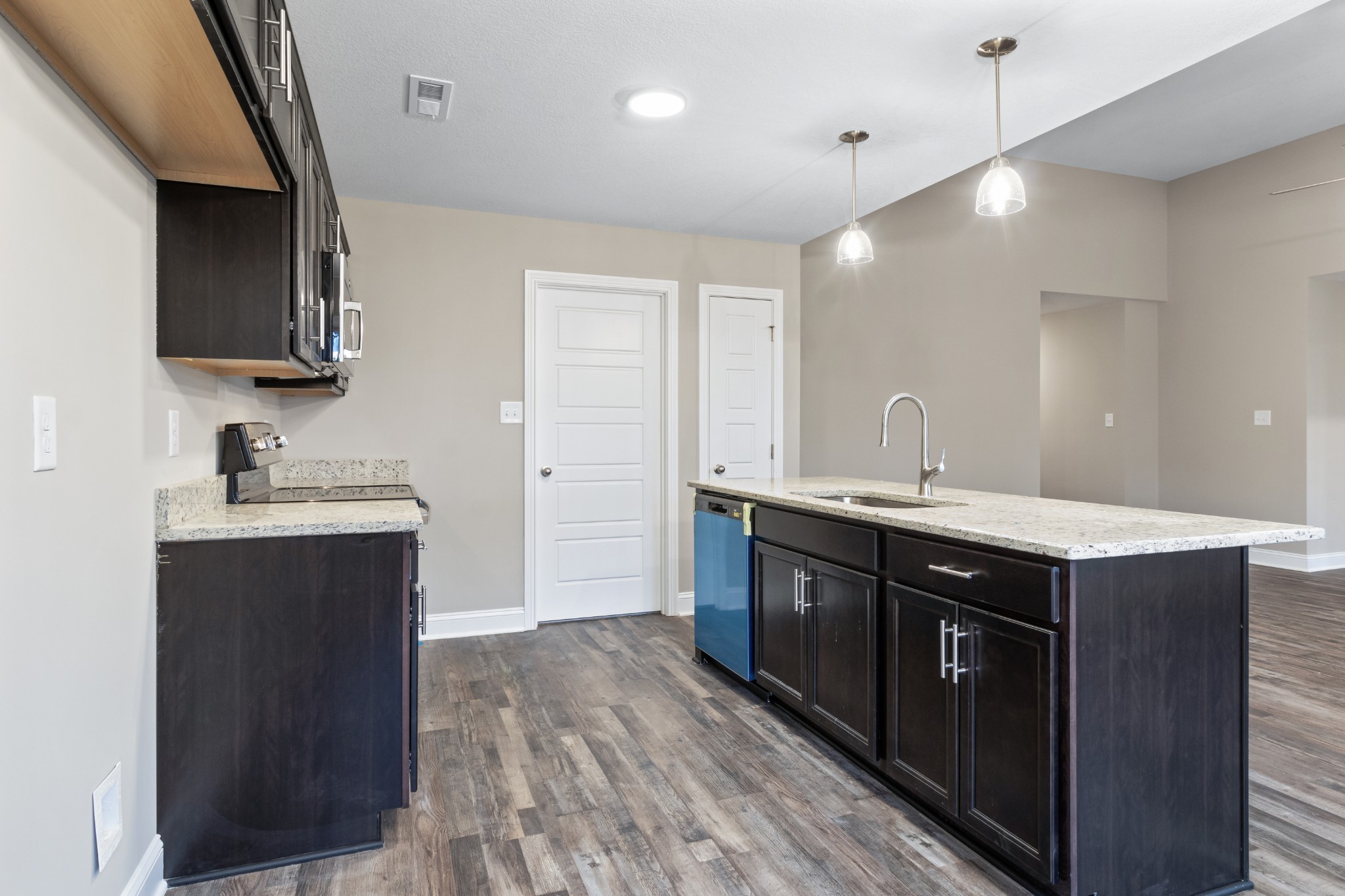 Clarksville, Tennessee 37040, United States, 3 Bedrooms Bedrooms, ,2 BathroomsBathrooms,Residential,Pending,86165