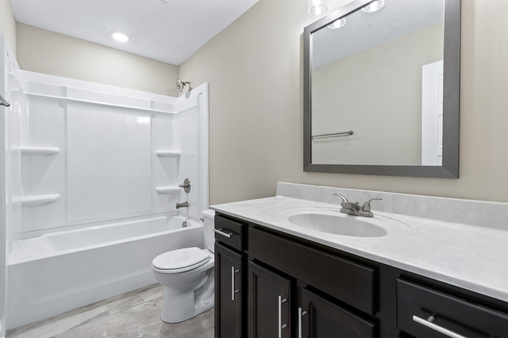 Clarksville, Tennessee 37040, United States, 3 Bedrooms Bedrooms, ,2 BathroomsBathrooms,Residential,Pending,86165