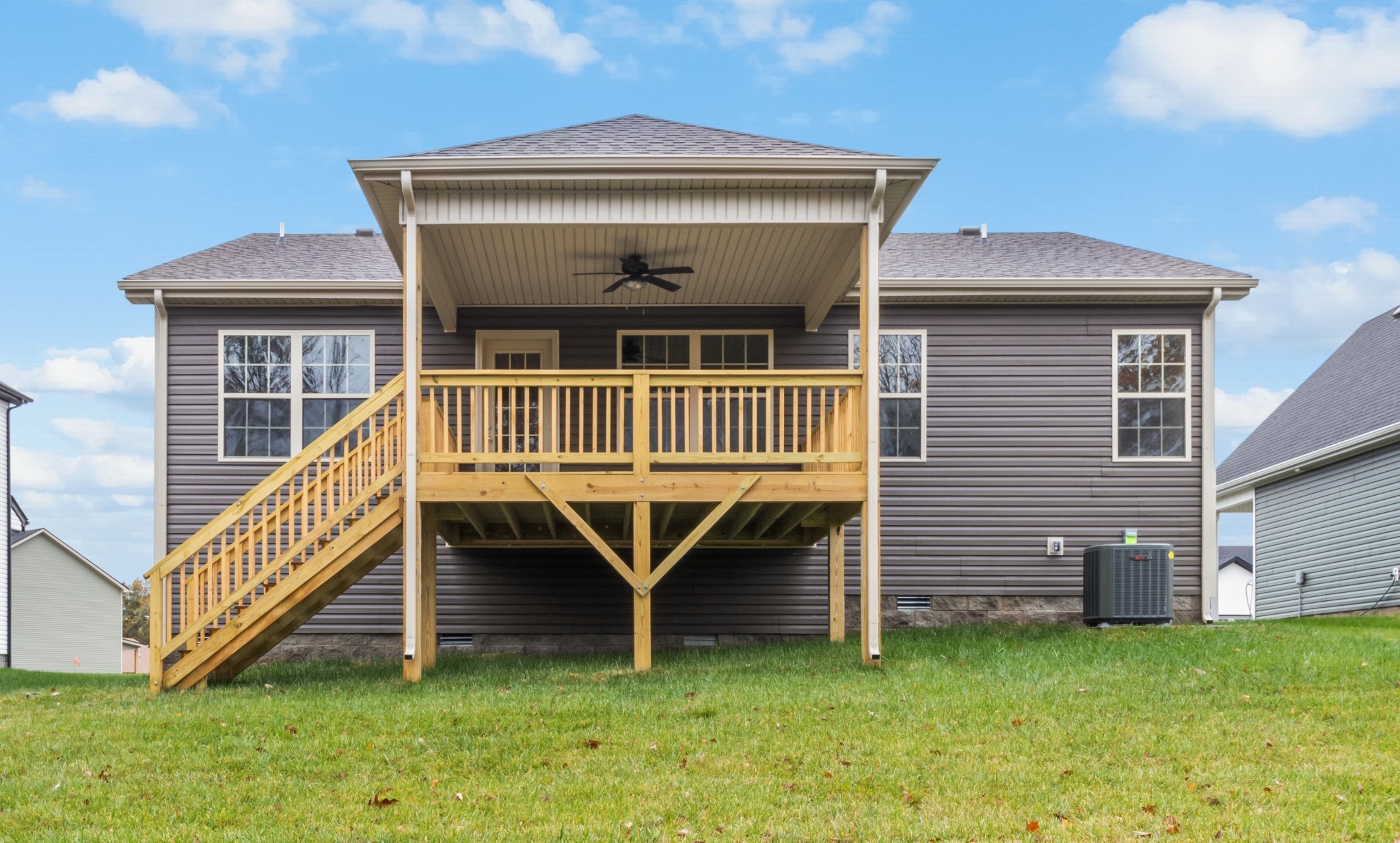 Clarksville, Tennessee 37040, United States, 3 Bedrooms Bedrooms, ,2 BathroomsBathrooms,Residential,Pending,86165