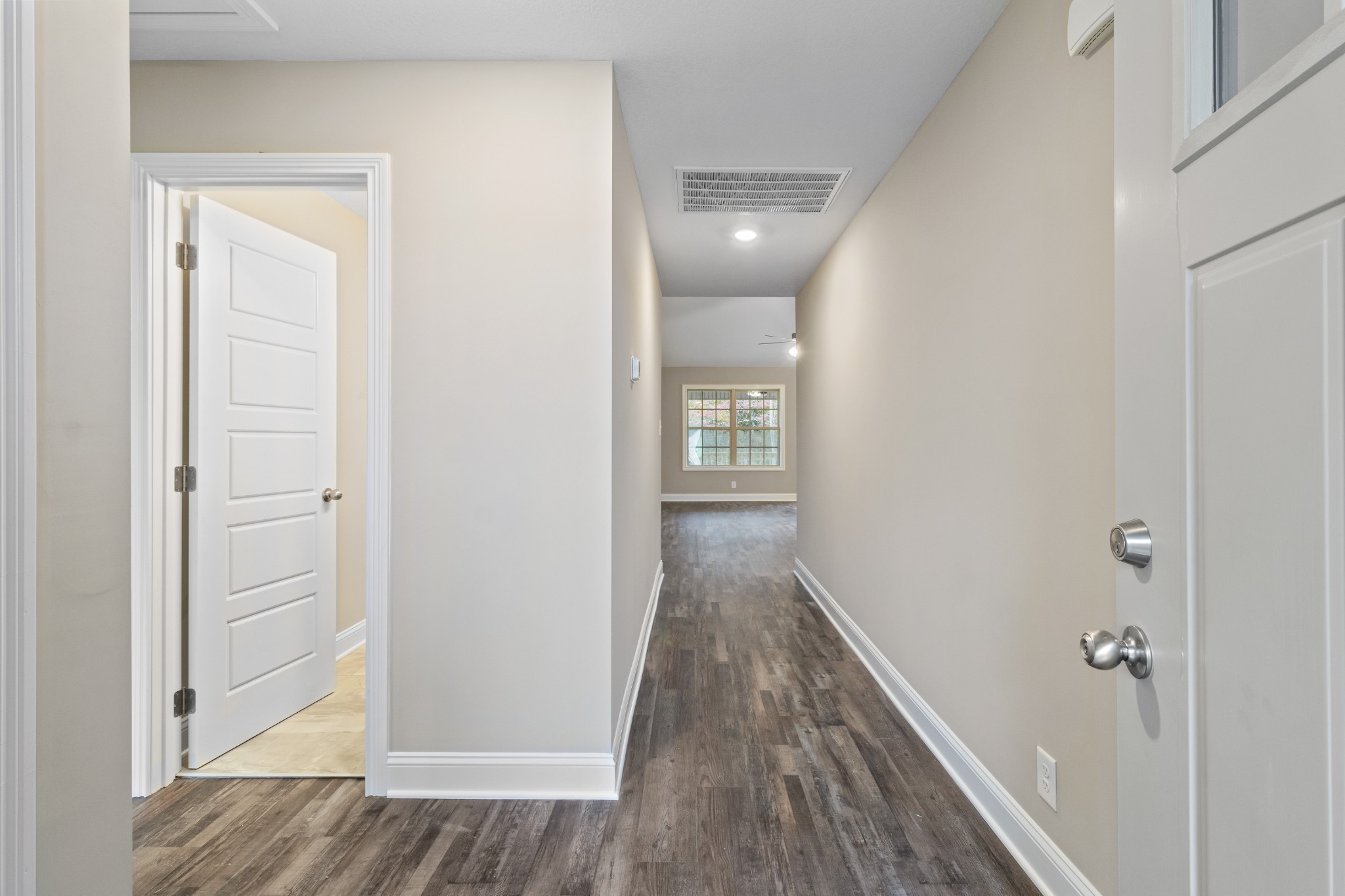 Clarksville, Tennessee 37040, United States, 3 Bedrooms Bedrooms, ,2 BathroomsBathrooms,Residential,Pending,86165