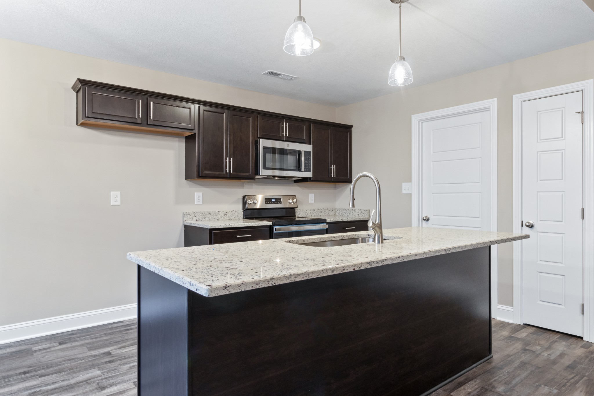 Clarksville, Tennessee 37040, United States, 3 Bedrooms Bedrooms, ,2 BathroomsBathrooms,Residential,Pending,86165