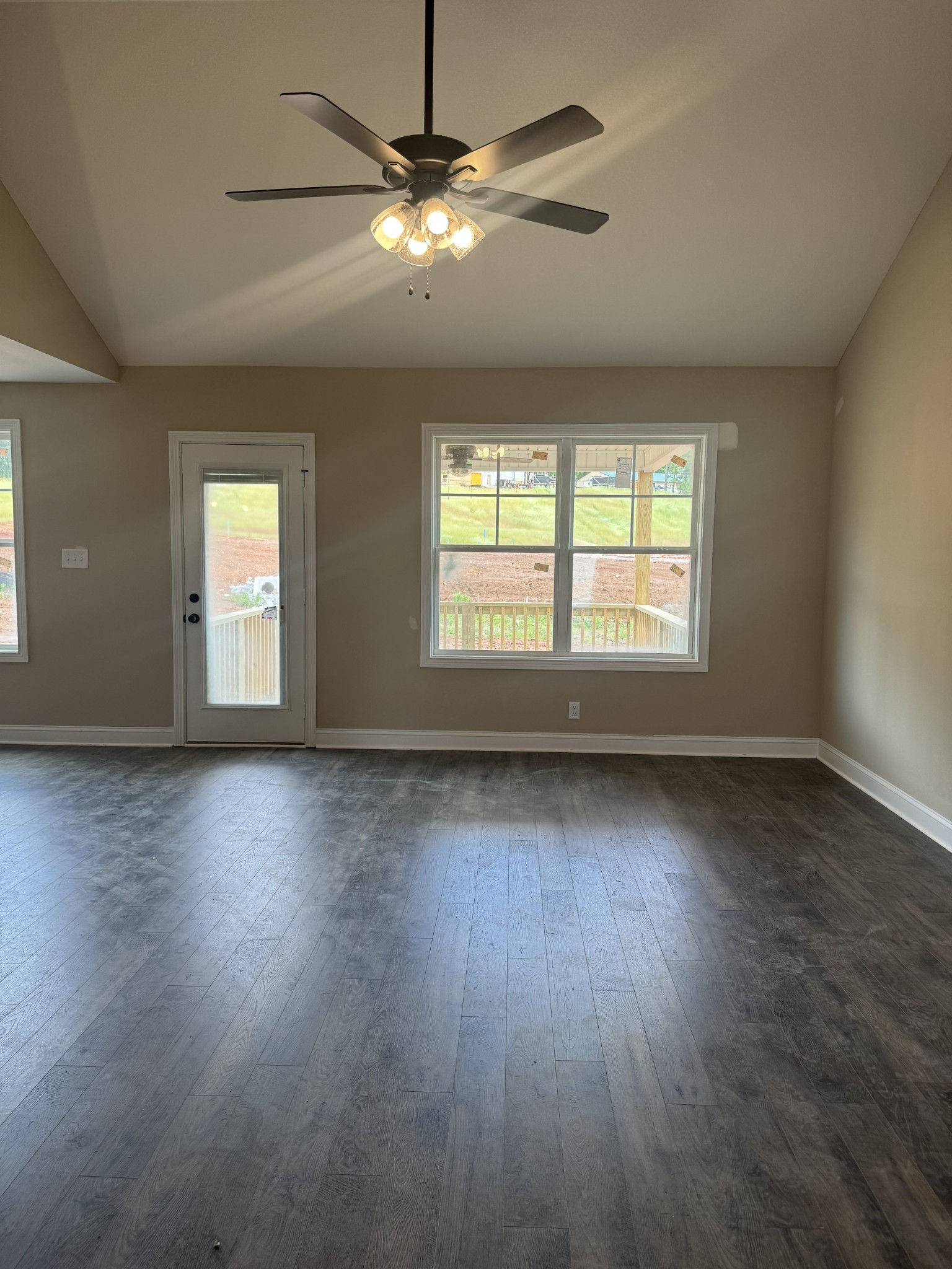 Clarksville, Tennessee 37040, United States, 3 Bedrooms Bedrooms, ,2 BathroomsBathrooms,Residential,Pending,86165