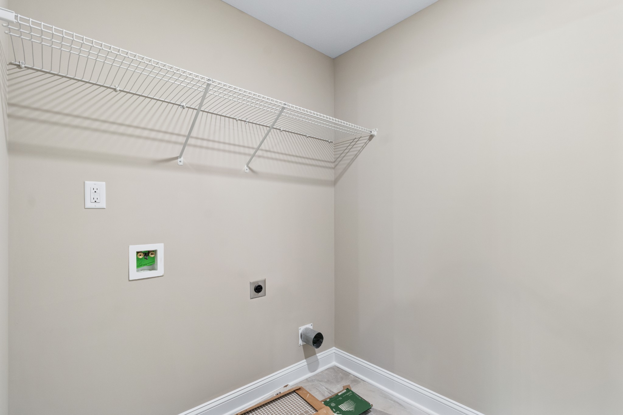 Clarksville, Tennessee 37040, United States, 3 Bedrooms Bedrooms, ,2 BathroomsBathrooms,Residential,Pending,86165