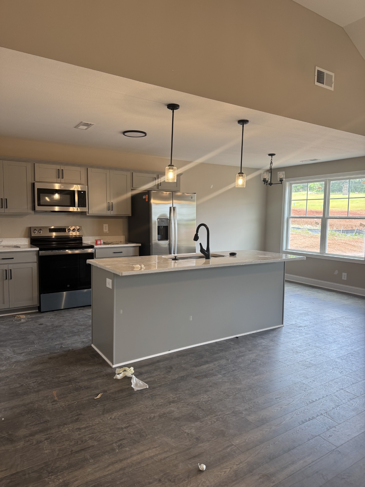 Clarksville, Tennessee 37040, United States, 3 Bedrooms Bedrooms, ,2 BathroomsBathrooms,Residential,Pending,86165