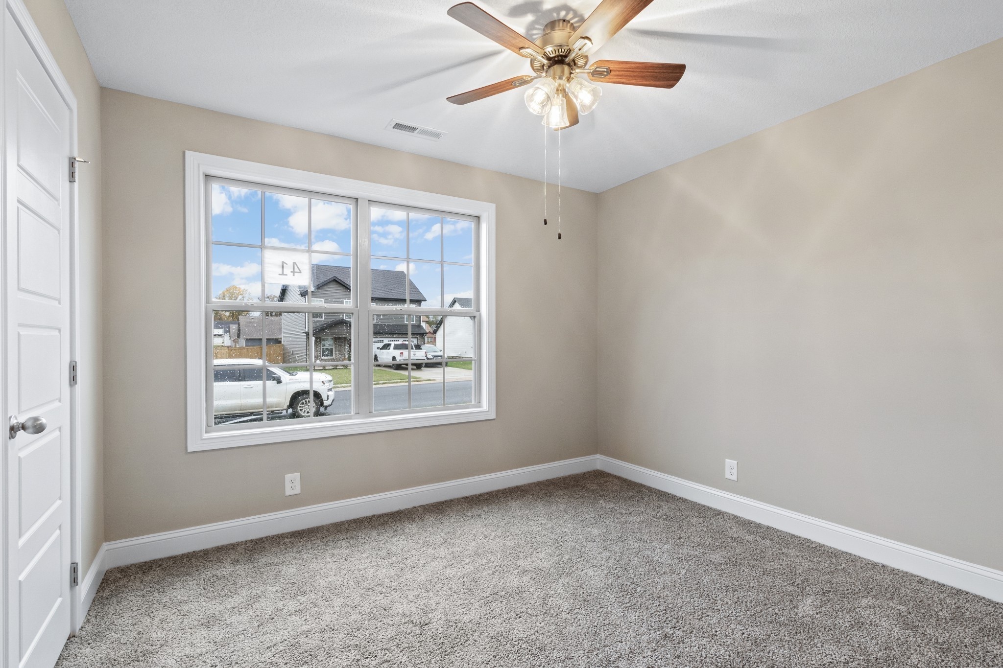 Clarksville, Tennessee 37040, United States, 3 Bedrooms Bedrooms, ,2 BathroomsBathrooms,Residential,Pending,86165