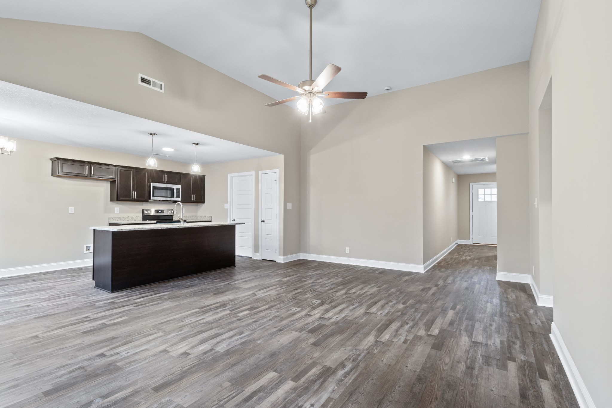 Clarksville, Tennessee 37040, United States, 3 Bedrooms Bedrooms, ,2 BathroomsBathrooms,Residential,Pending,86165