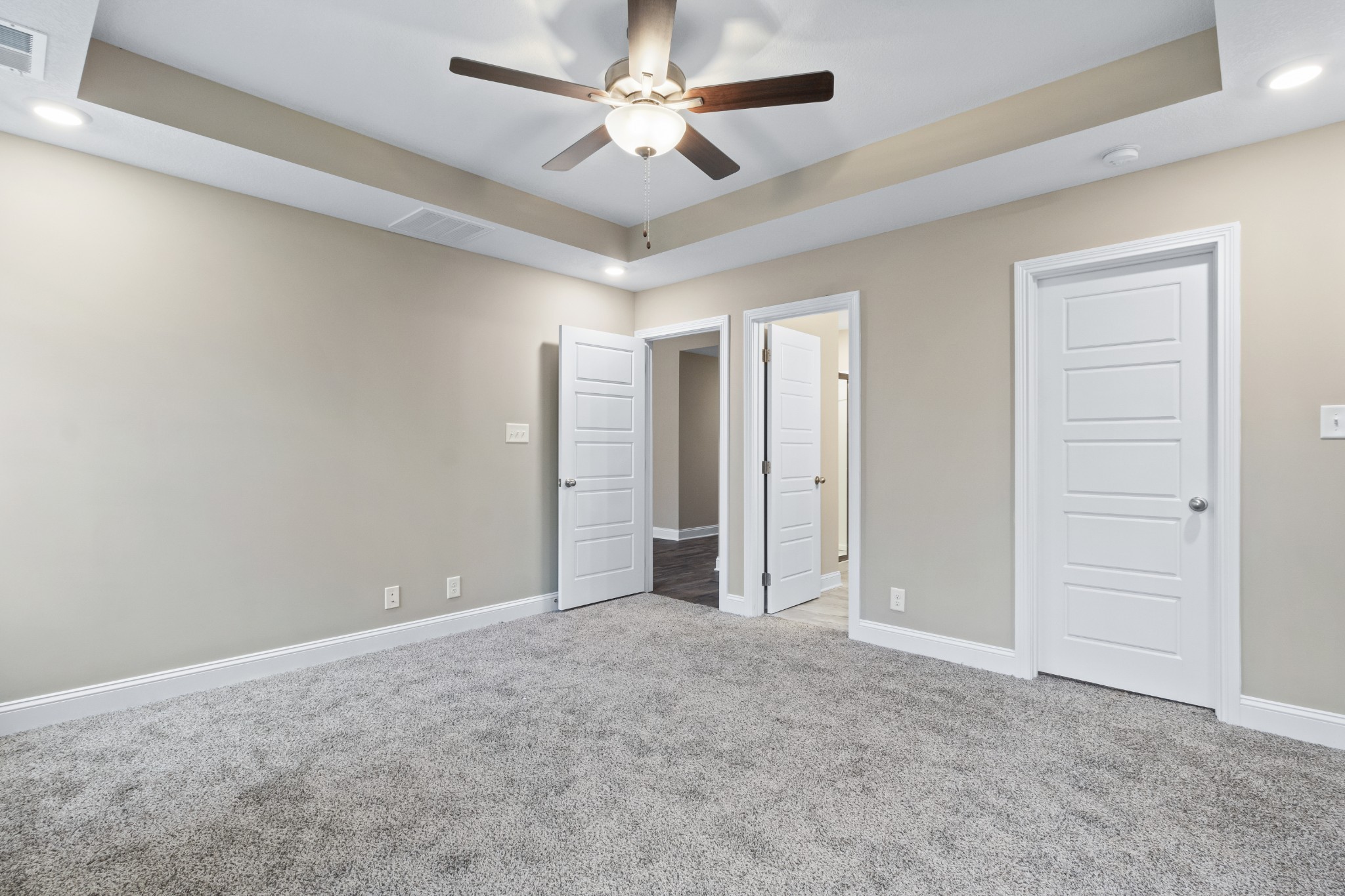 Clarksville, Tennessee 37040, United States, 3 Bedrooms Bedrooms, ,2 BathroomsBathrooms,Residential,Pending,86165