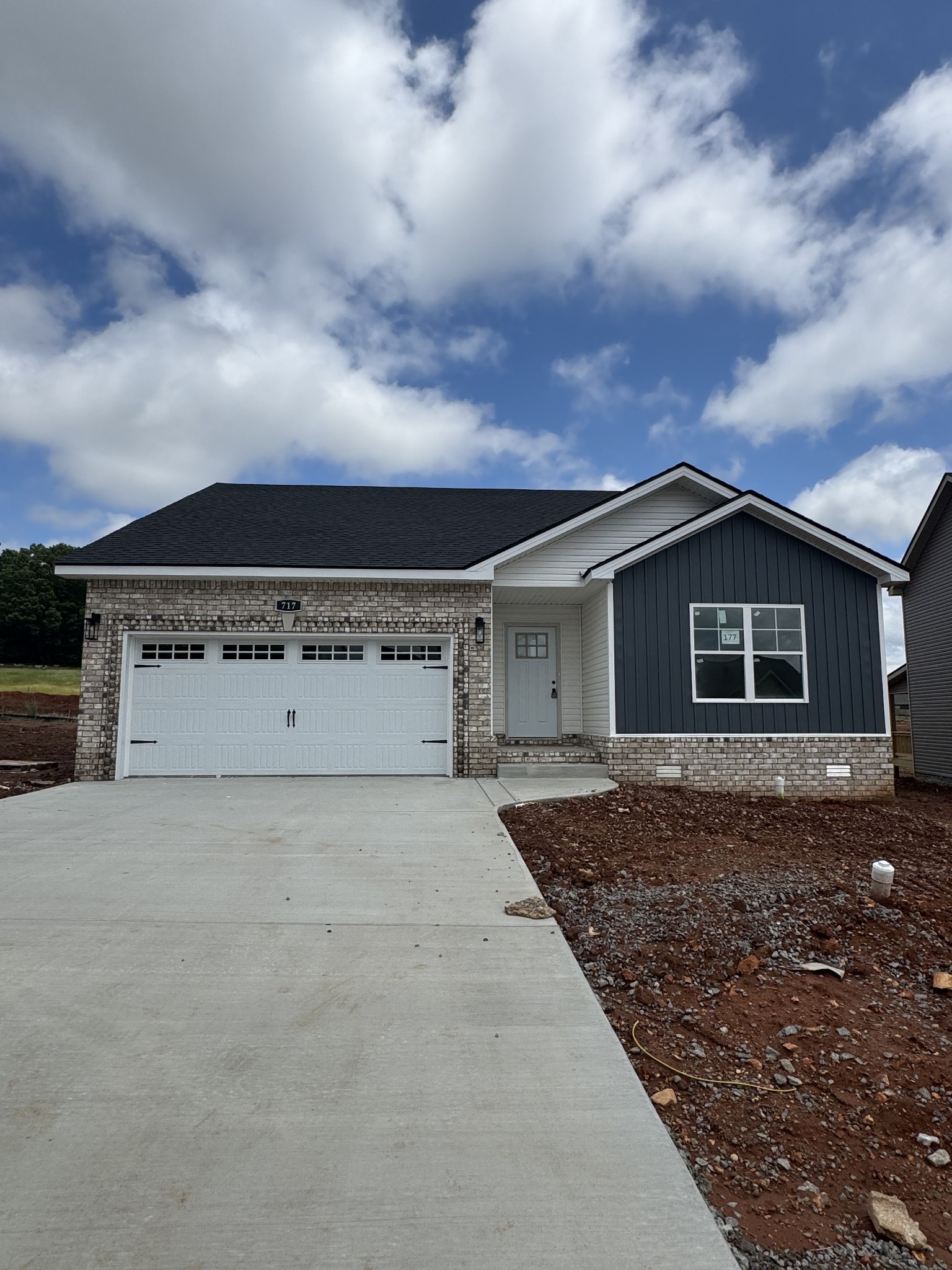 Clarksville, Tennessee 37040, United States, 3 Bedrooms Bedrooms, ,2 BathroomsBathrooms,Residential,Pending,86165