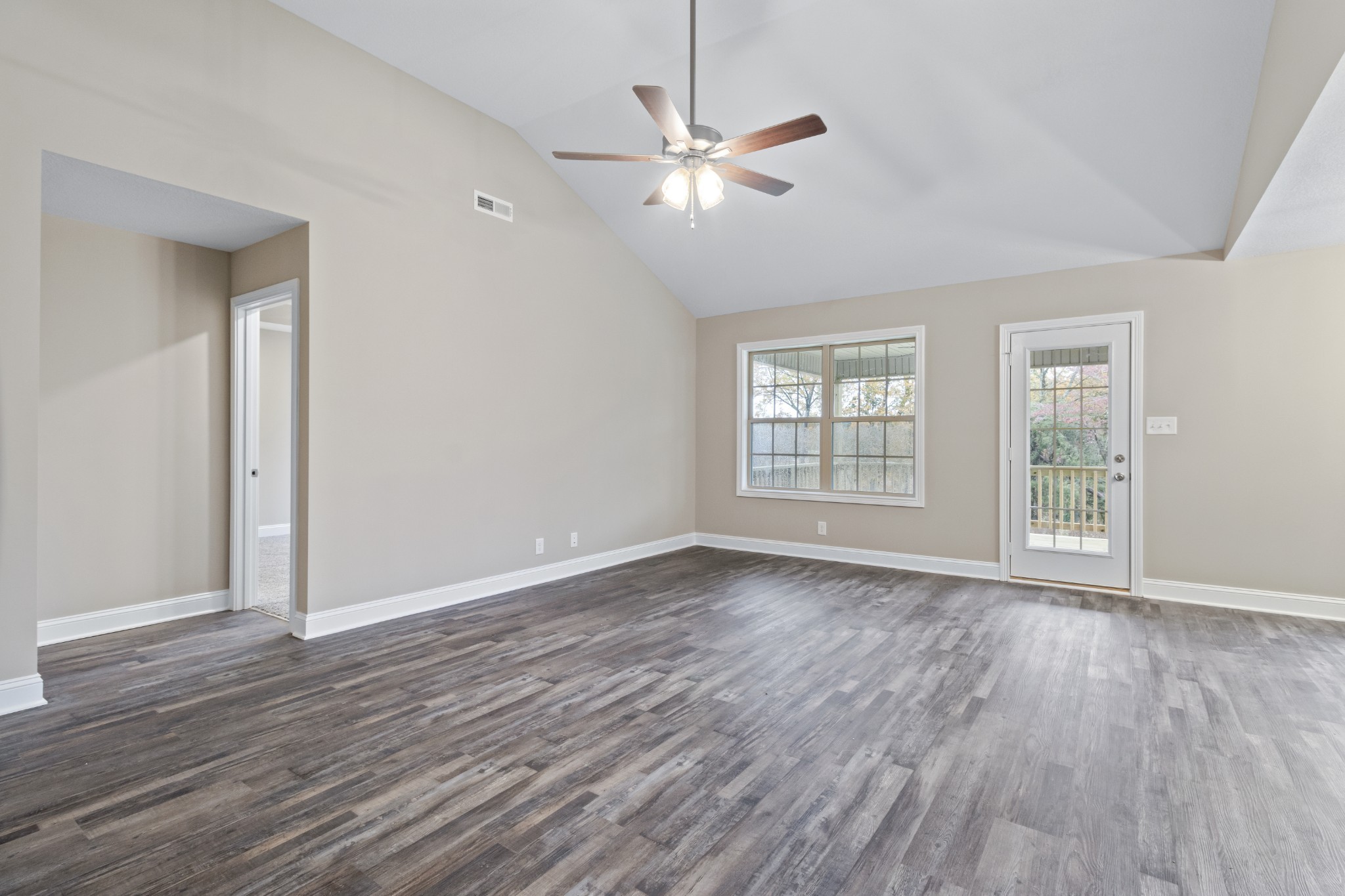 Clarksville, Tennessee 37040, United States, 3 Bedrooms Bedrooms, ,2 BathroomsBathrooms,Residential,Pending,86165