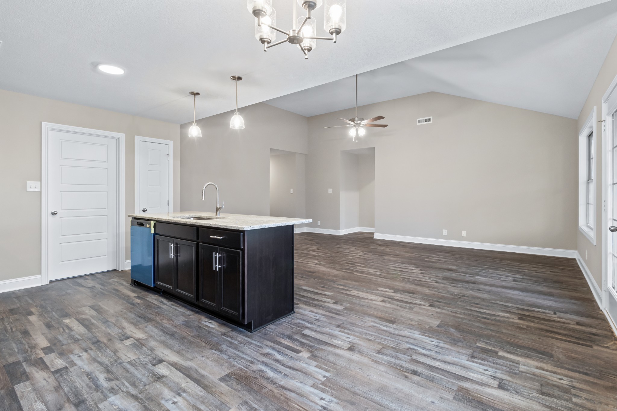 Clarksville, Tennessee 37040, United States, 3 Bedrooms Bedrooms, ,2 BathroomsBathrooms,Residential,Pending,86165