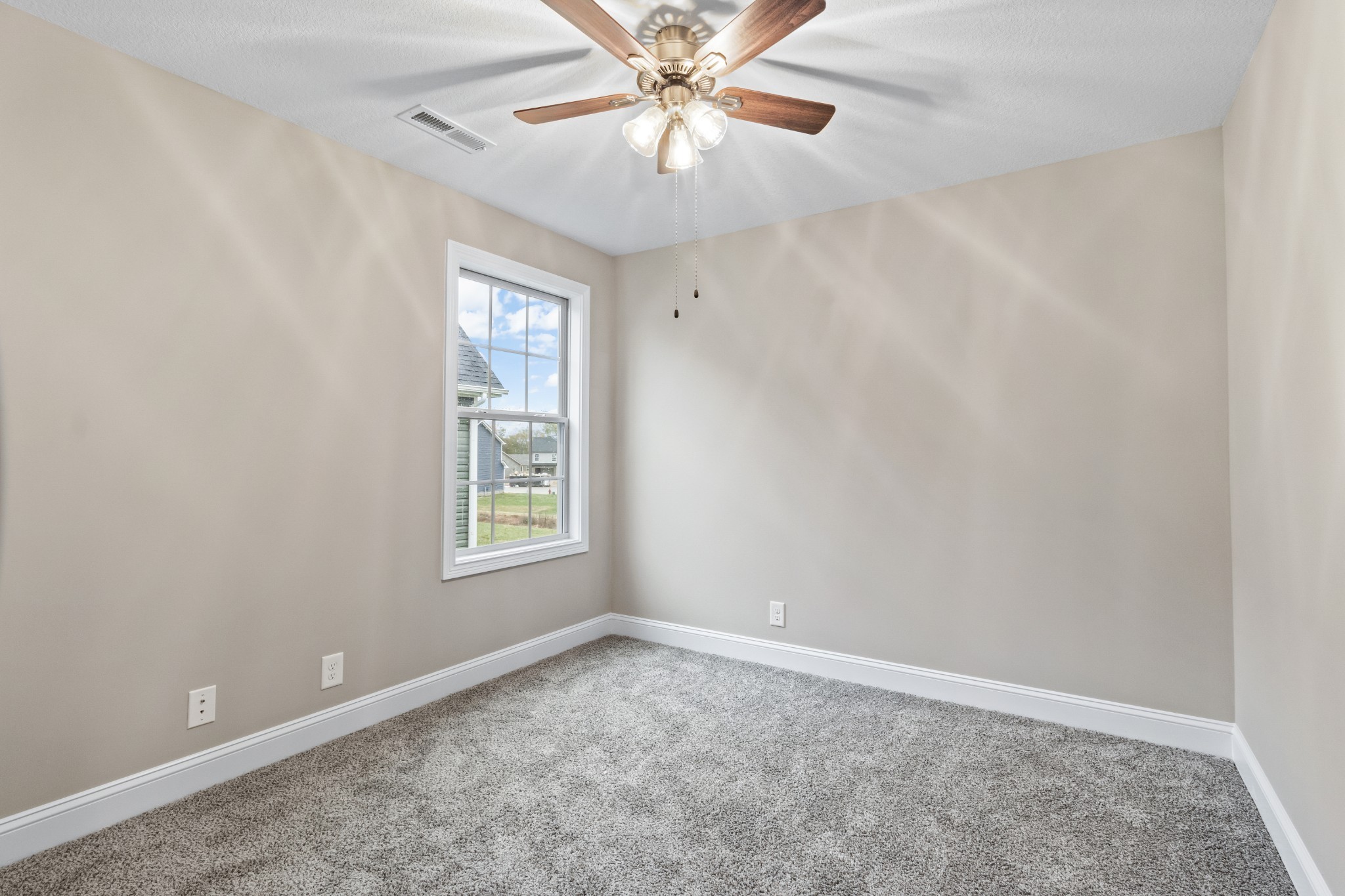 Clarksville, Tennessee 37040, United States, 3 Bedrooms Bedrooms, ,2 BathroomsBathrooms,Residential,Pending,86165