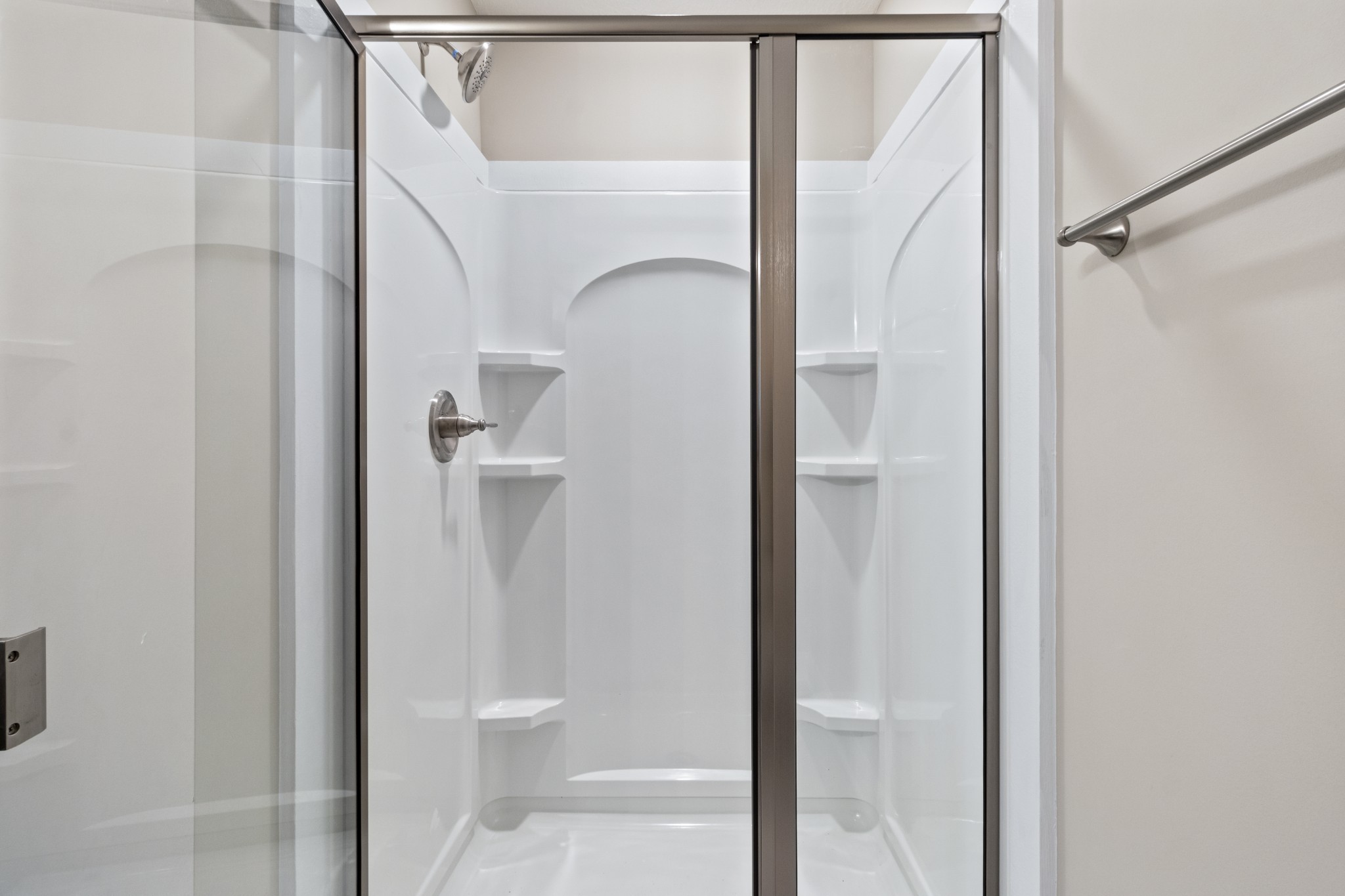 Clarksville, Tennessee 37040, United States, 3 Bedrooms Bedrooms, ,2 BathroomsBathrooms,Residential,Pending,86165