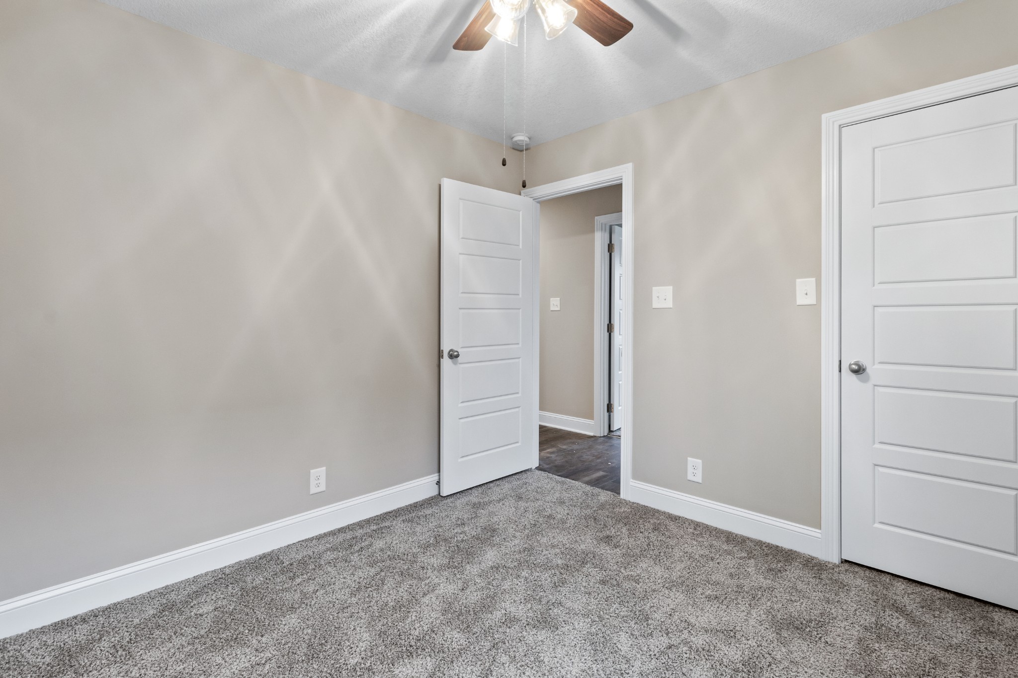 Clarksville, Tennessee 37040, United States, 3 Bedrooms Bedrooms, ,2 BathroomsBathrooms,Residential,Pending,86165