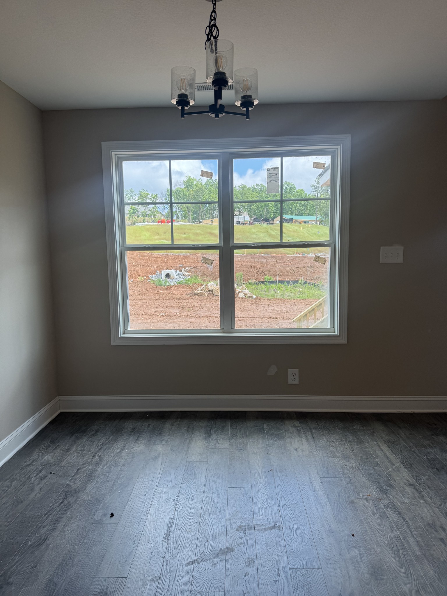 Clarksville, Tennessee 37040, United States, 3 Bedrooms Bedrooms, ,2 BathroomsBathrooms,Residential,Pending,86165