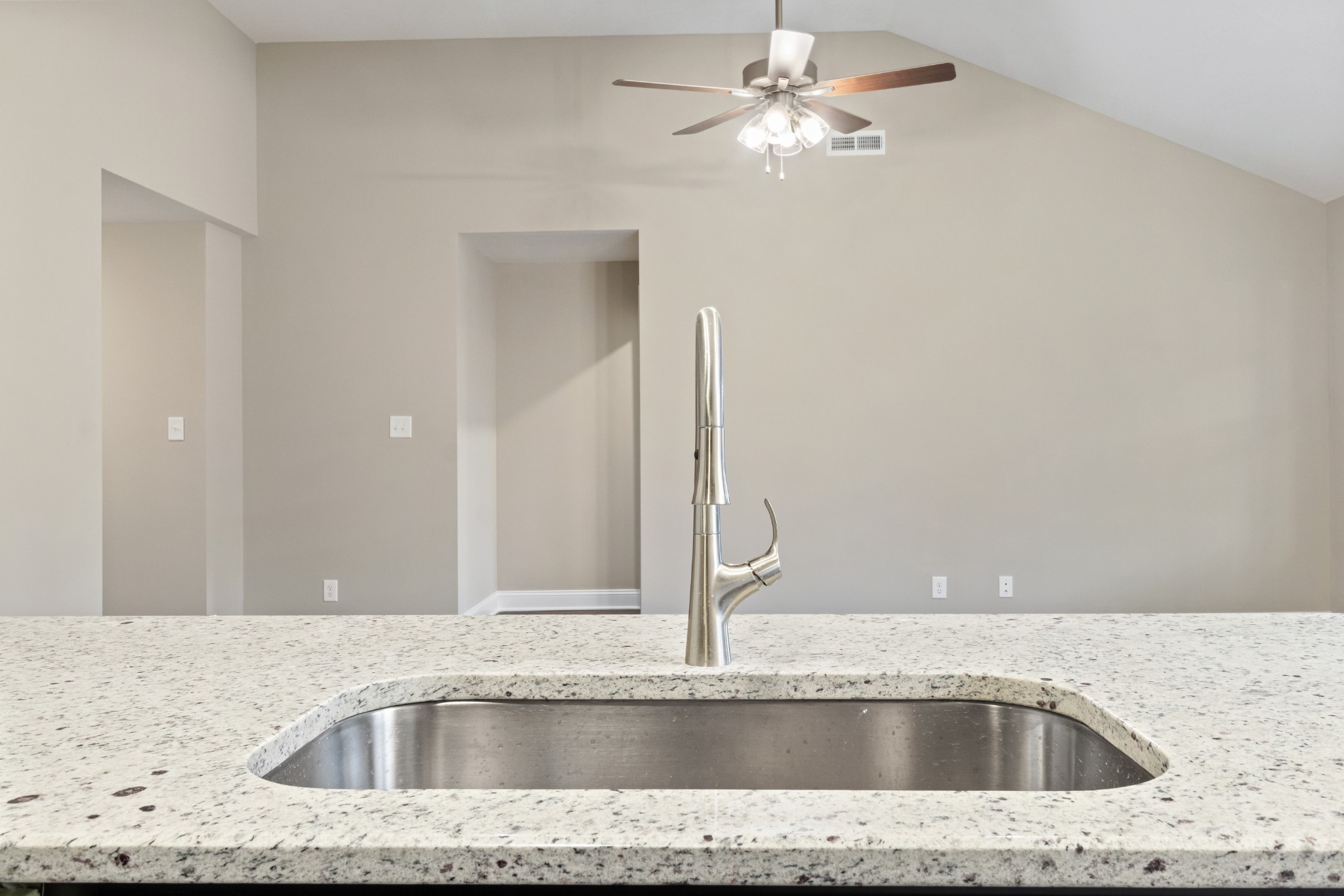 Clarksville, Tennessee 37040, United States, 3 Bedrooms Bedrooms, ,2 BathroomsBathrooms,Residential,Pending,86165