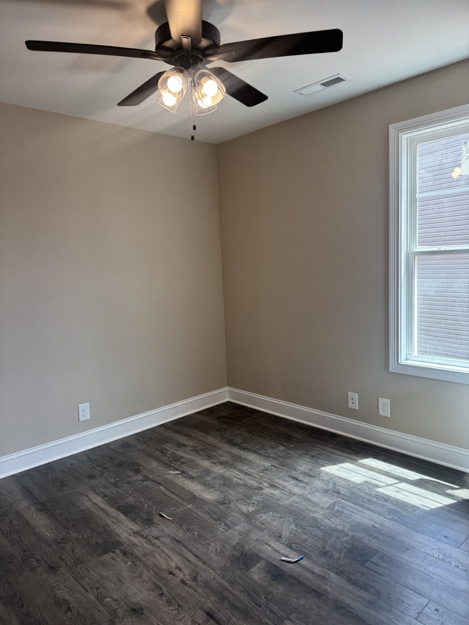 Clarksville, Tennessee 37040, United States, 3 Bedrooms Bedrooms, ,2 BathroomsBathrooms,Residential,Pending,86165