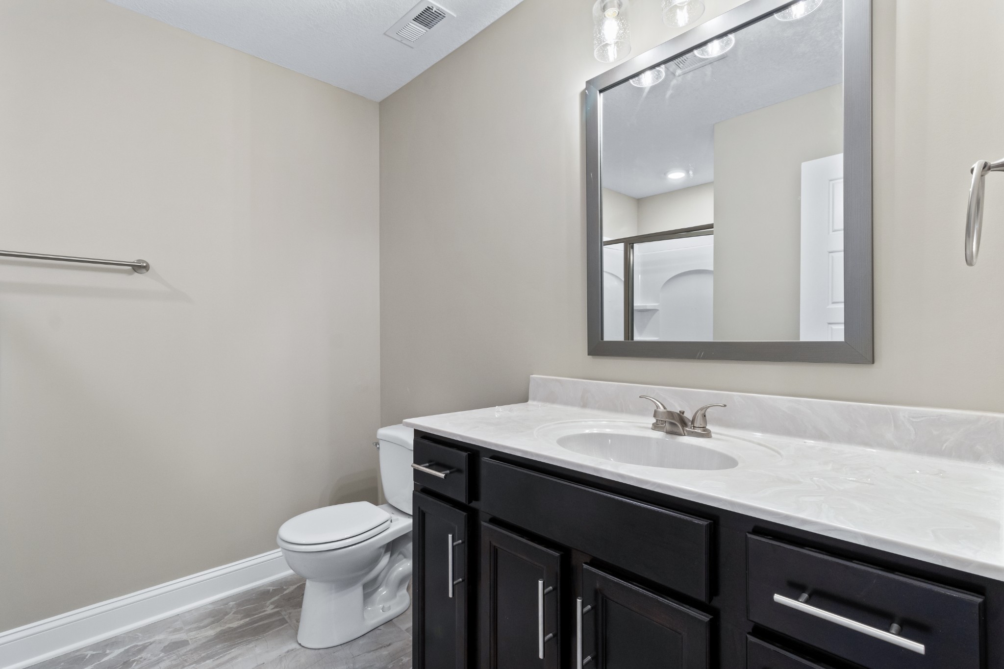 Clarksville, Tennessee 37040, United States, 3 Bedrooms Bedrooms, ,2 BathroomsBathrooms,Residential,Pending,86165