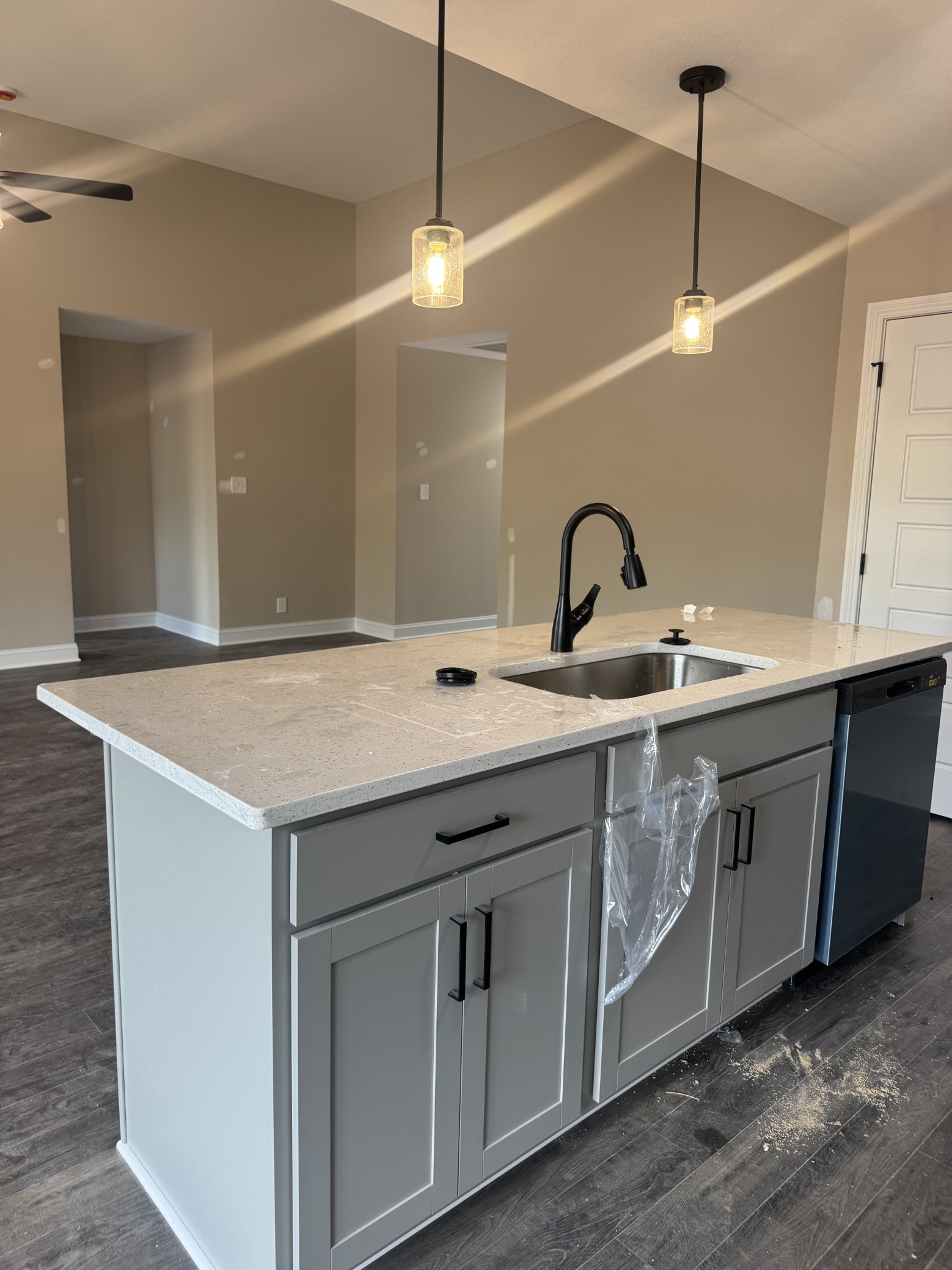 Clarksville, Tennessee 37040, United States, 3 Bedrooms Bedrooms, ,2 BathroomsBathrooms,Residential,Pending,86165