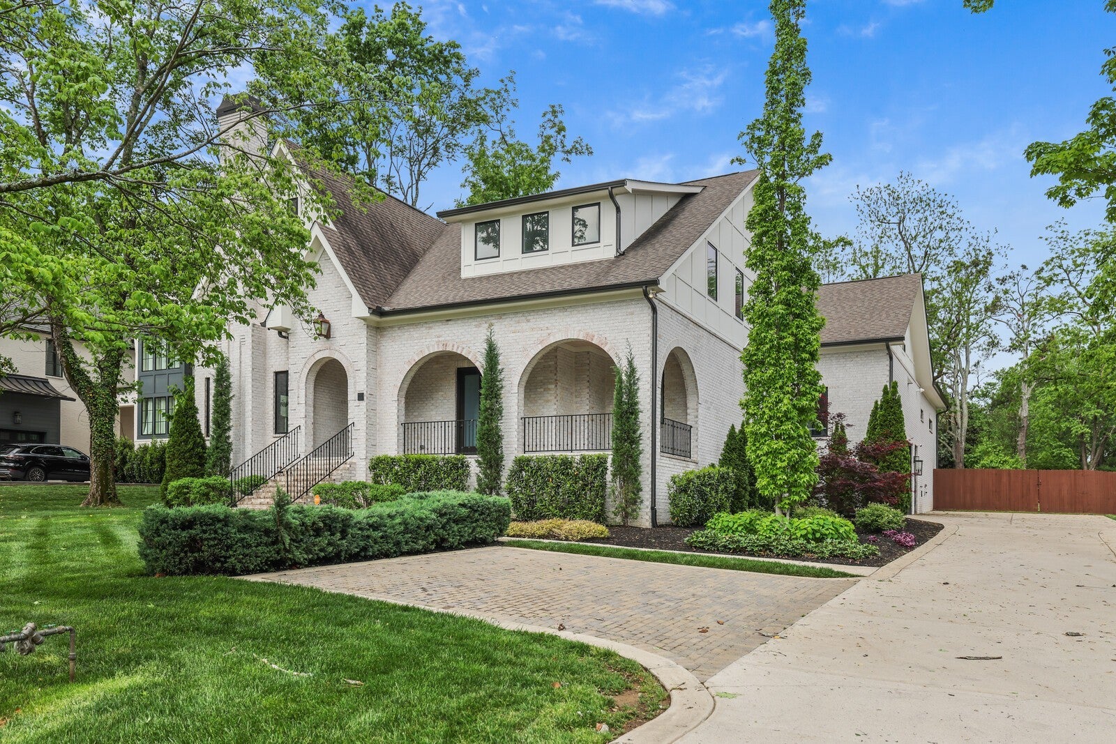 4427 Lealand Ln