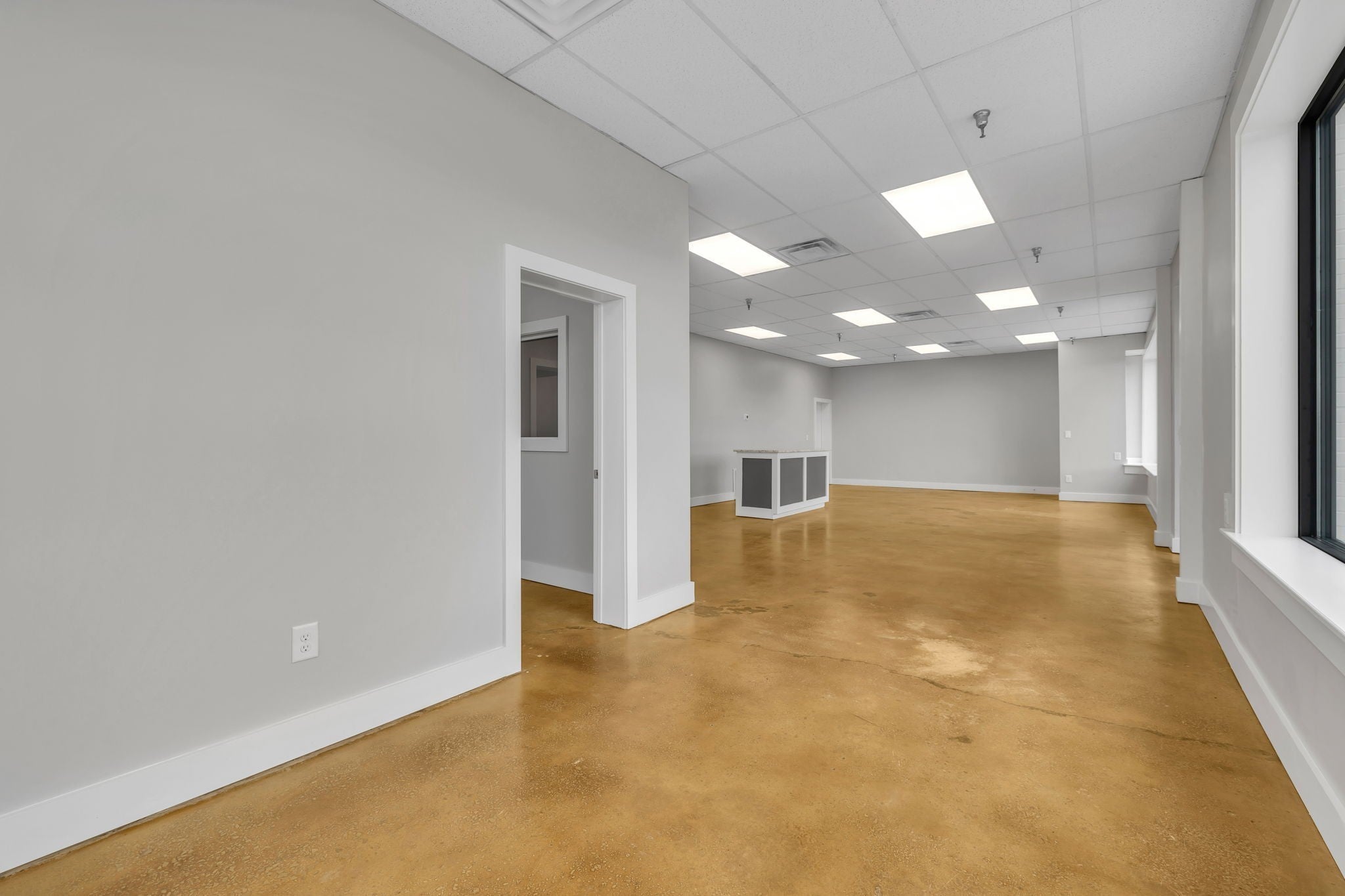 319 E Main St